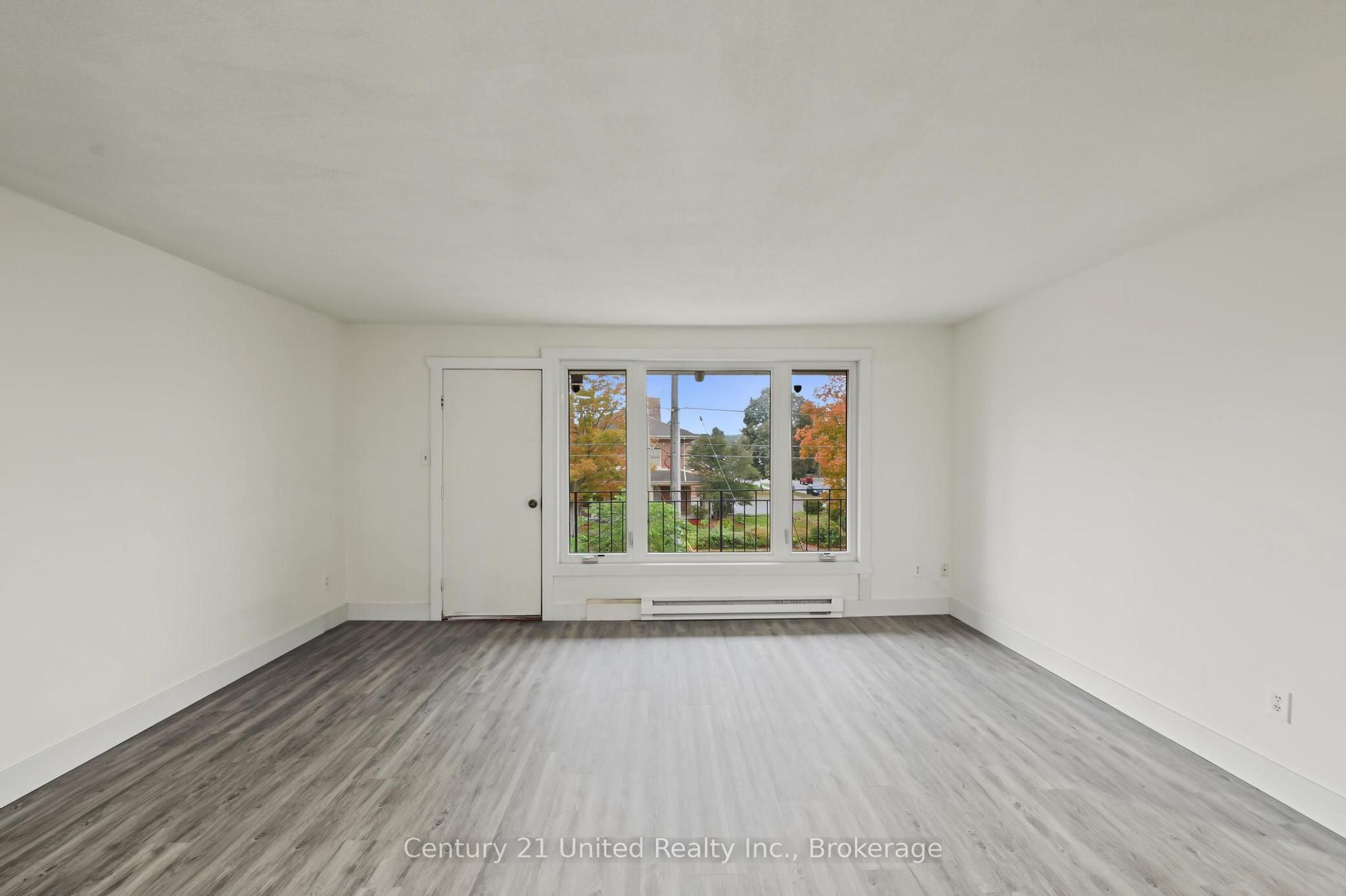 198 Aylmer Street N Property Photo 3