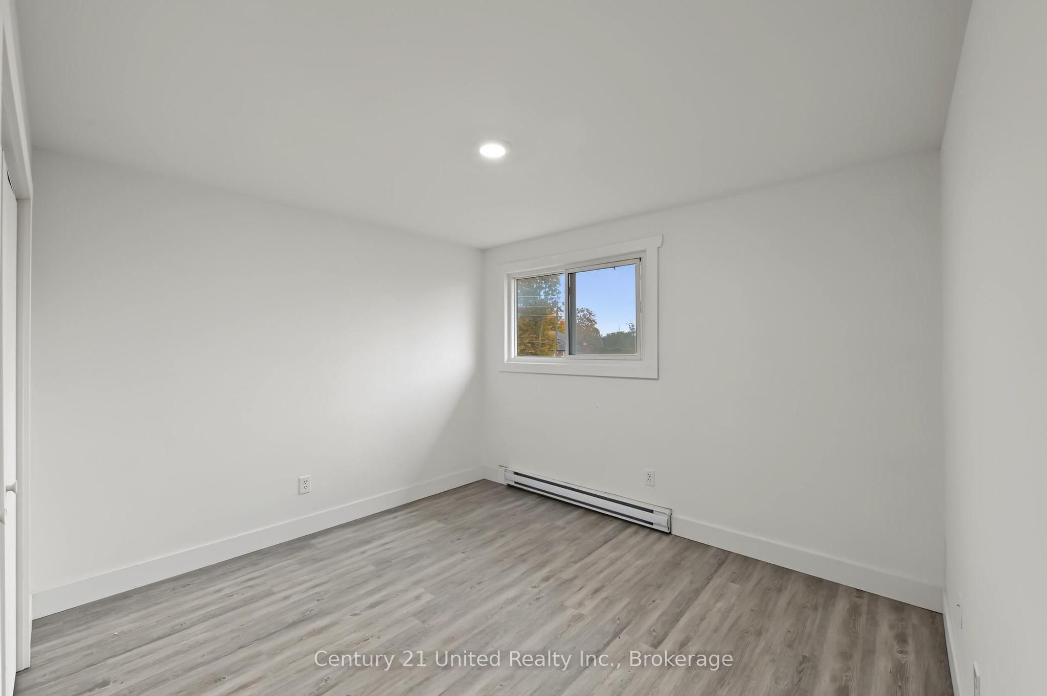 198 Aylmer Street N Property Photo 8