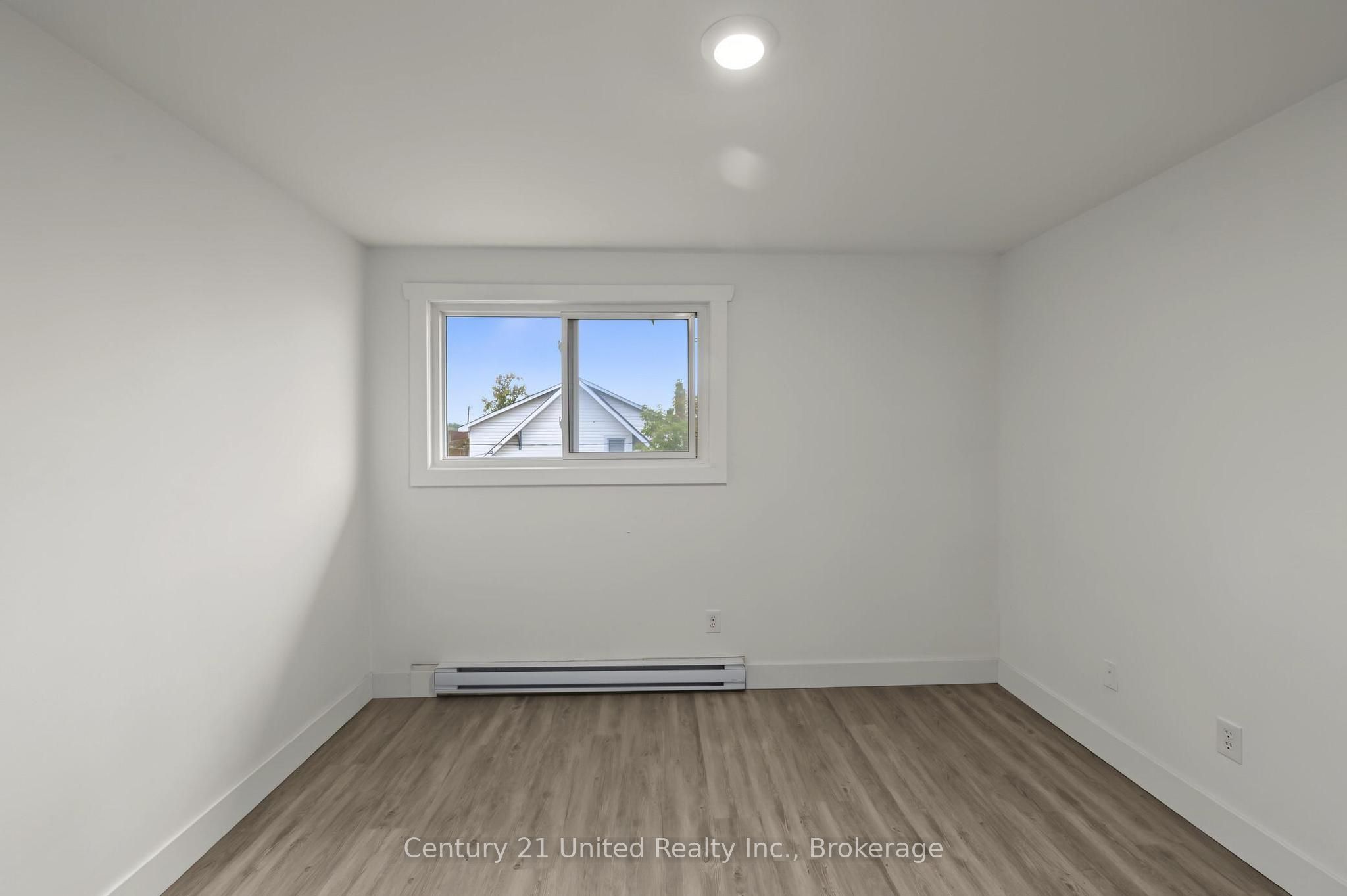 198 Aylmer Street N Property Photo 9