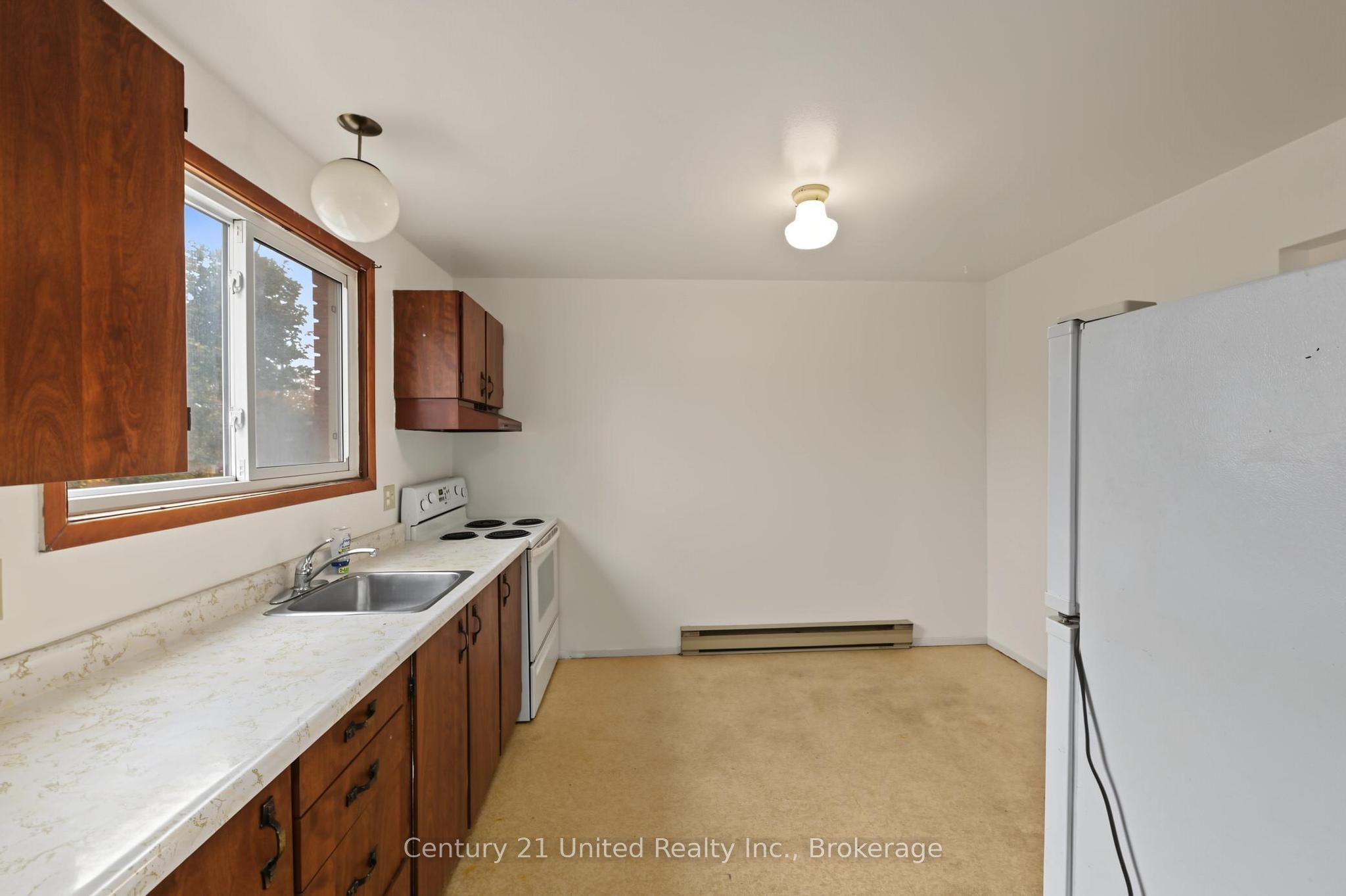 198 Aylmer Street N Property Photo 15