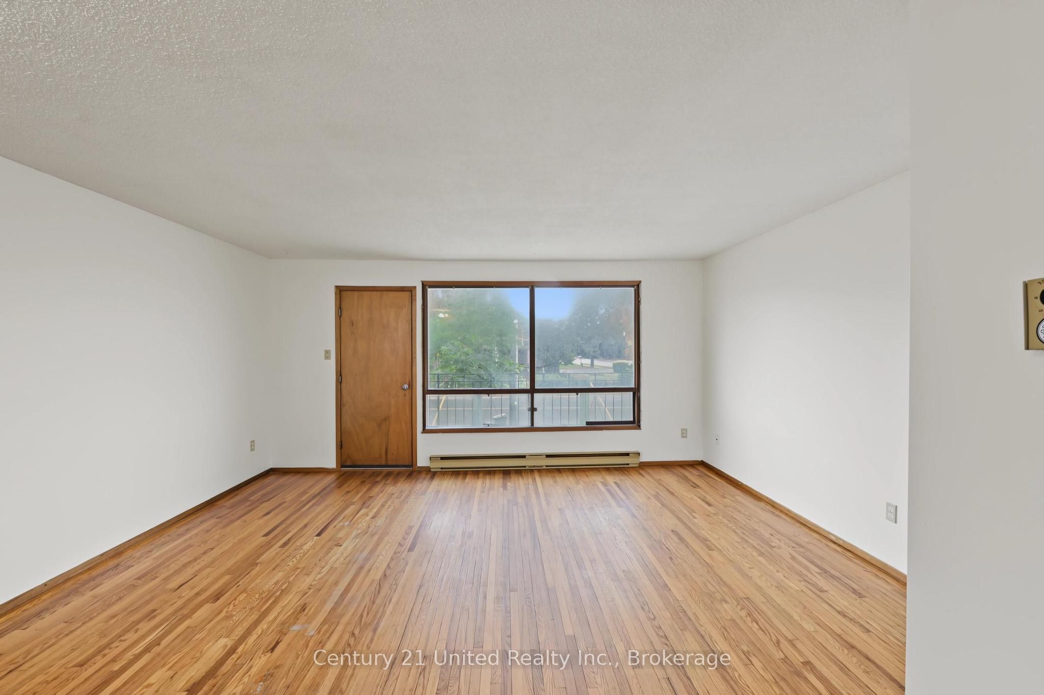 198 Aylmer Street N Property Photo 16