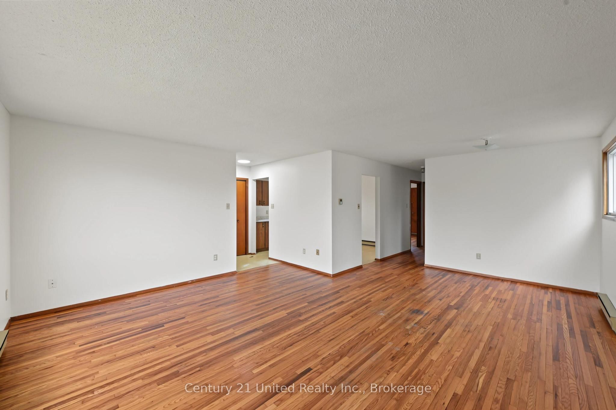 198 Aylmer Street N Property Photo 18