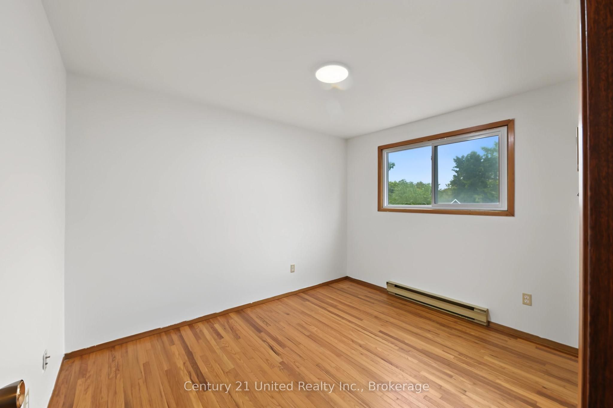 198 Aylmer Street N Property Photo 21