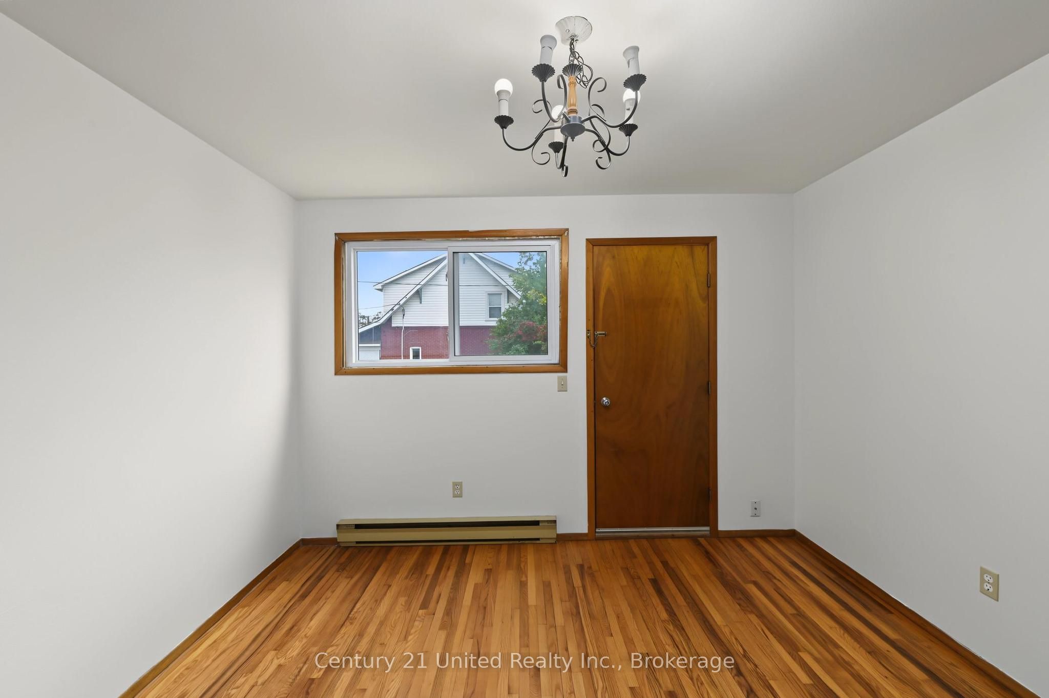 198 Aylmer Street N Property Photo 23