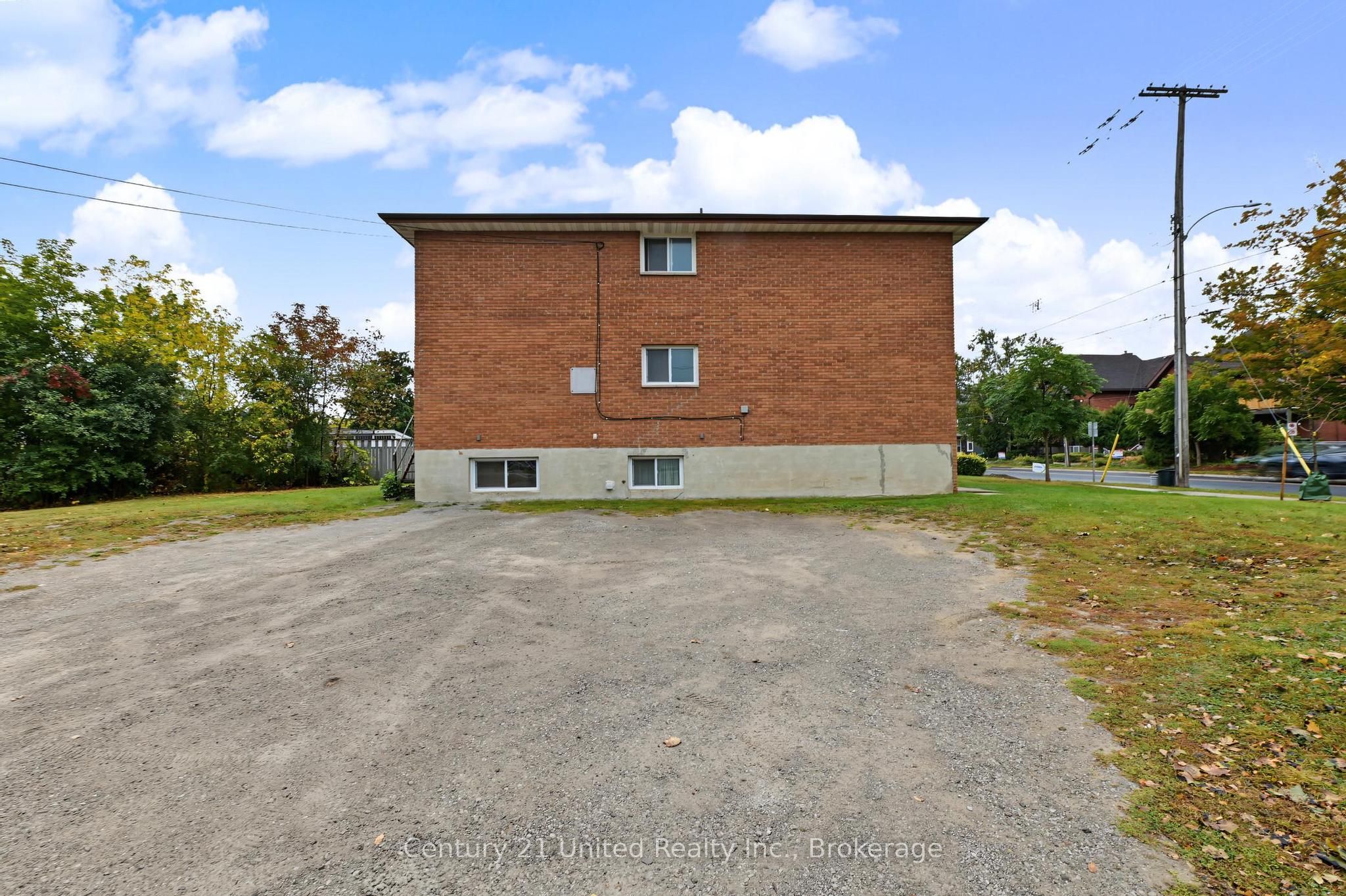 198 Aylmer Street N Property Photo 34
