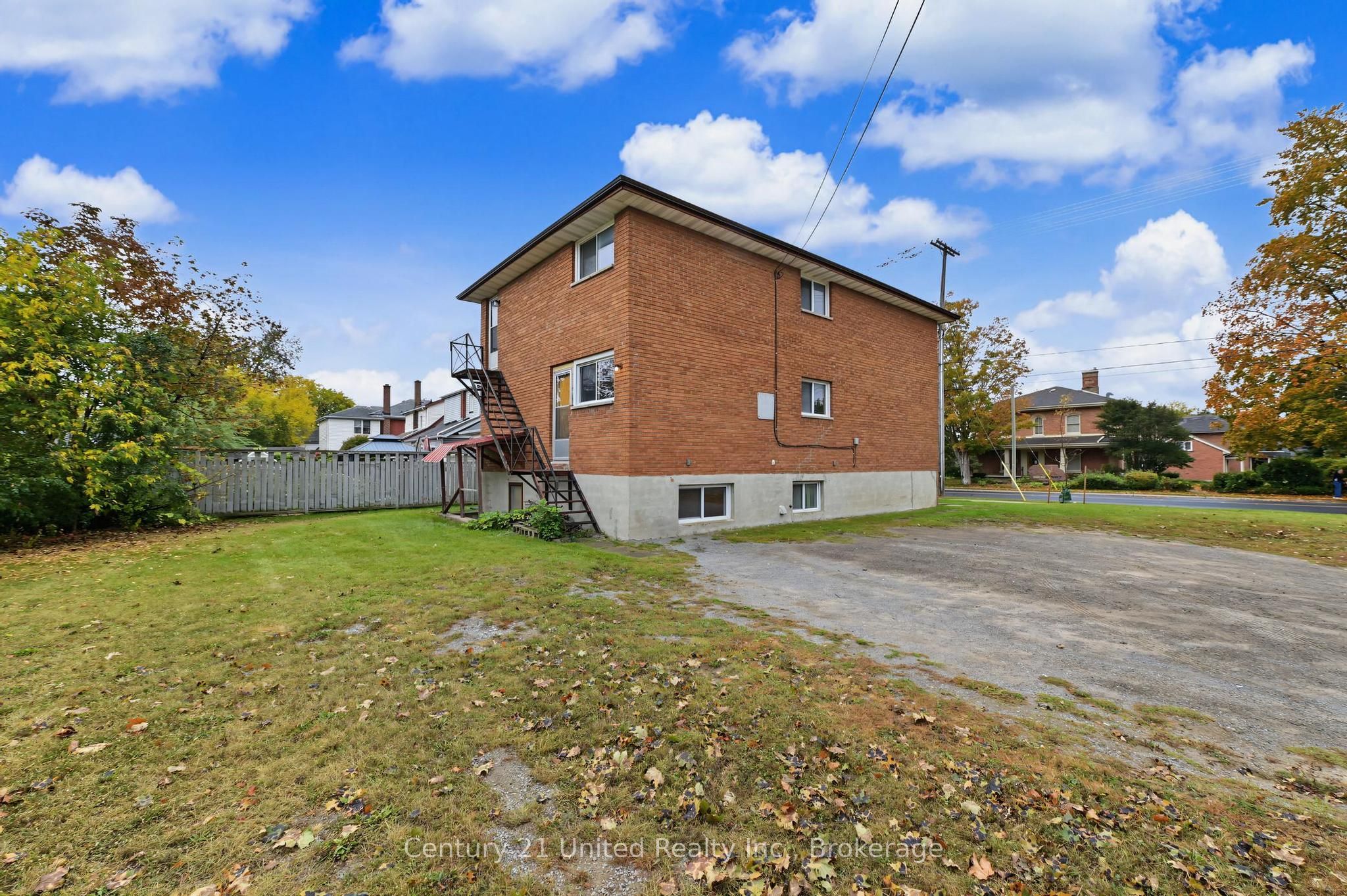 198 Aylmer Street N Property Photo 35