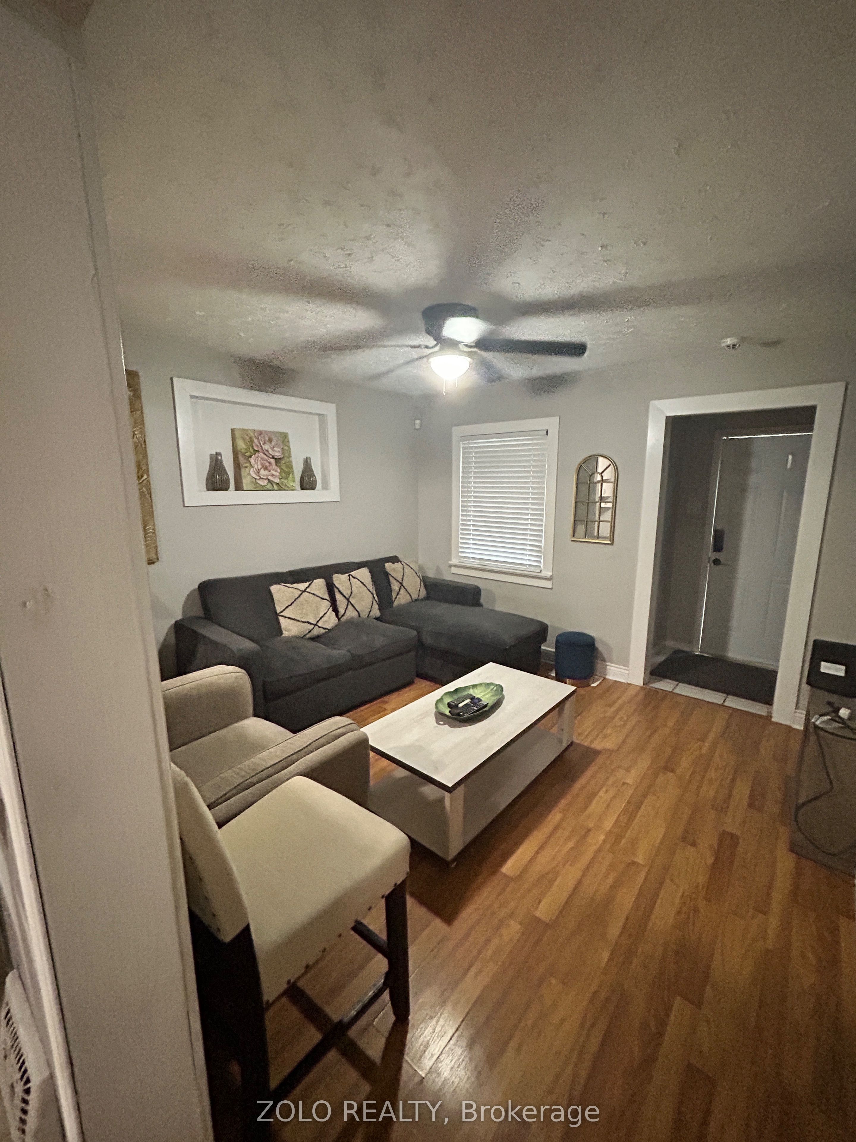 6325 Murray Street Upper Property Photo 5