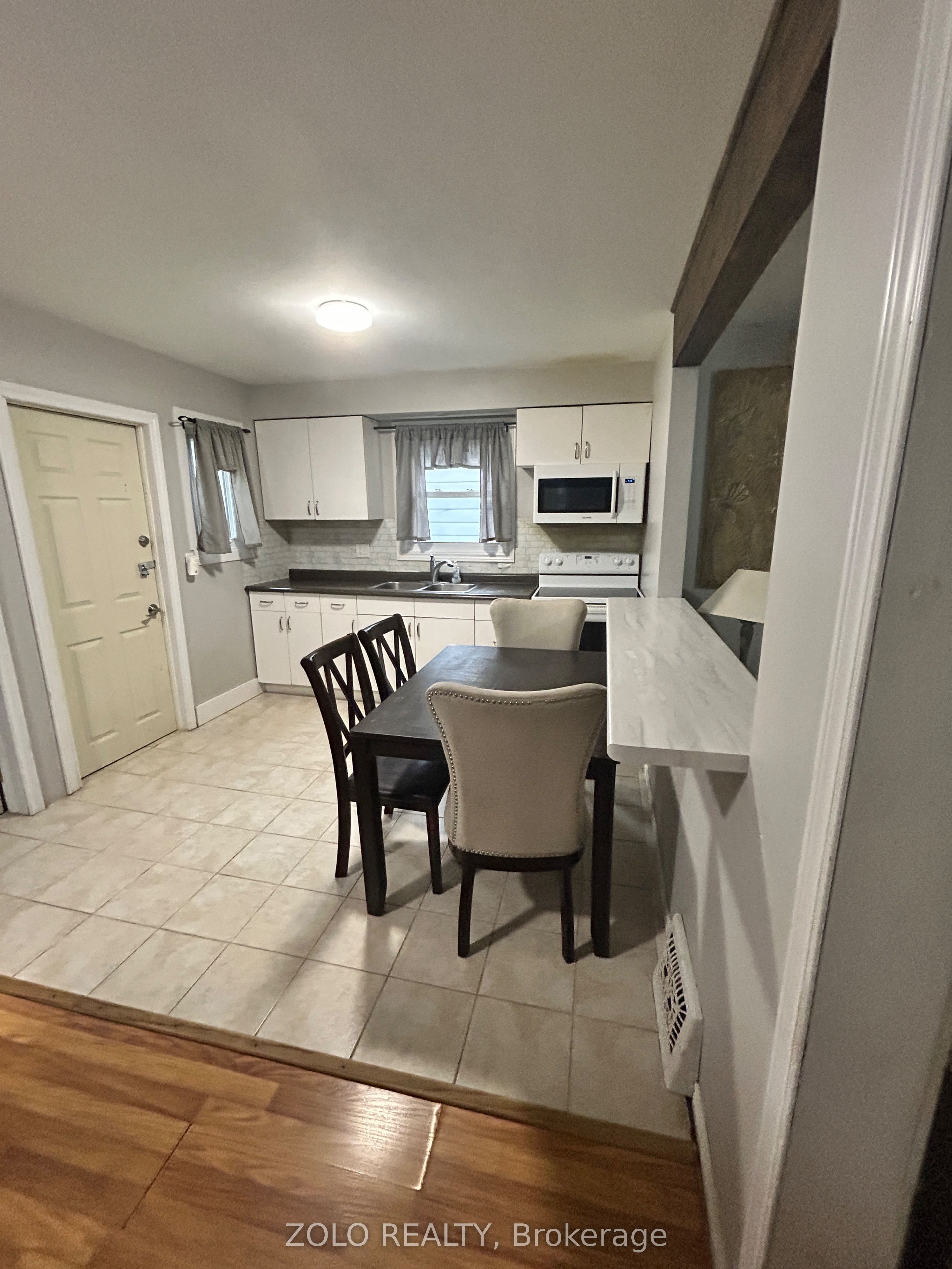 6325 Murray Street Upper Property Photo 6