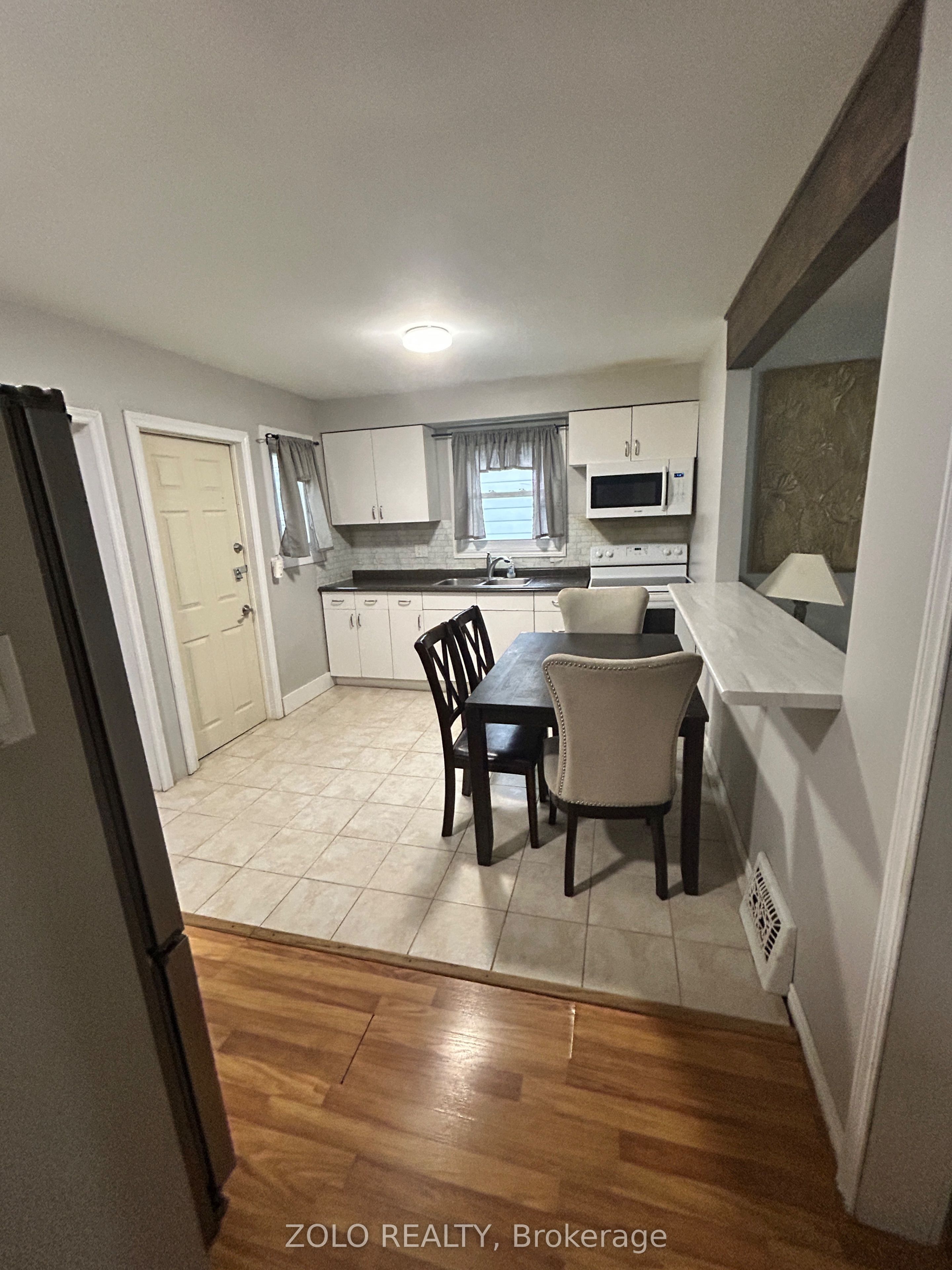 6325 Murray Street Upper Property Photo 7