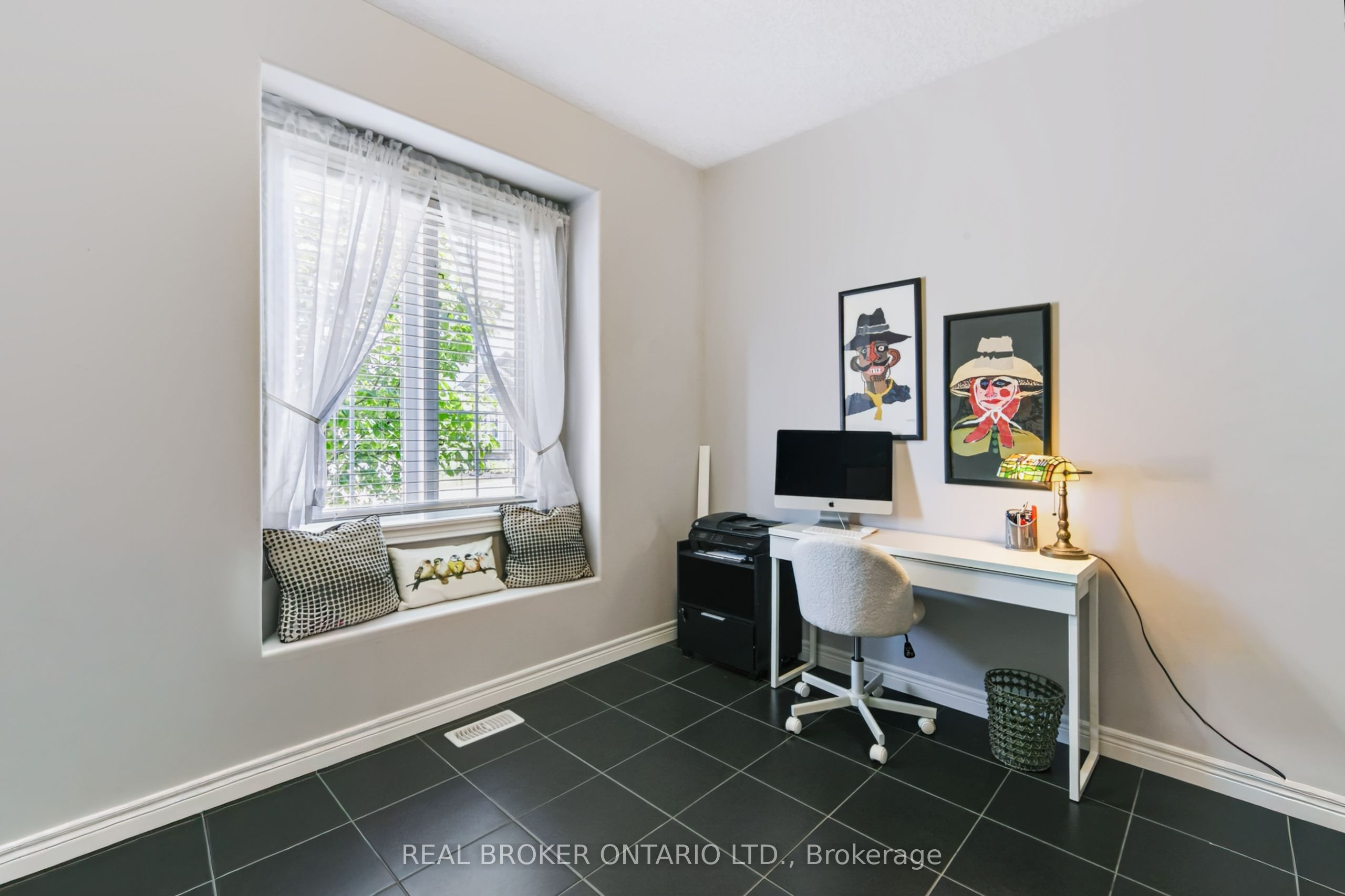 244 Dundas Street W 22 Property Photo 5