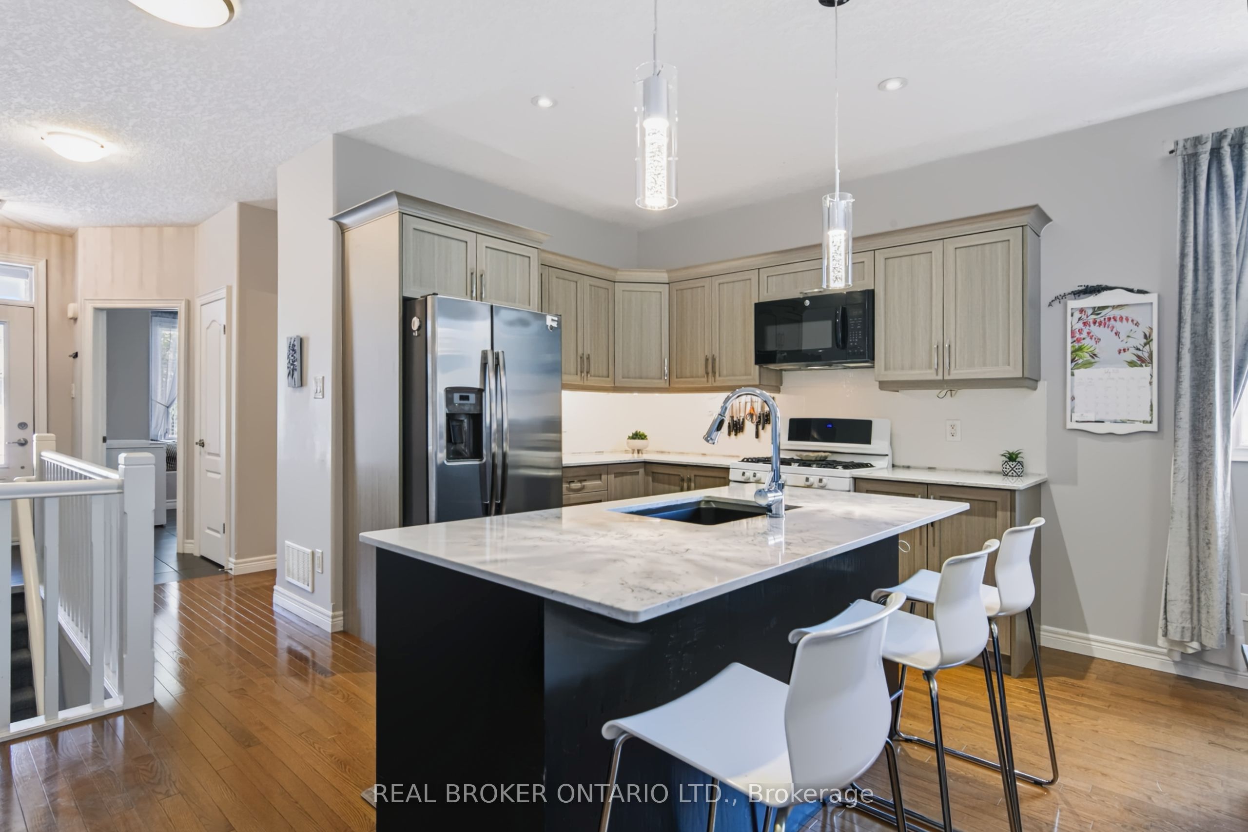 244 Dundas Street W 22 Property Photo 8