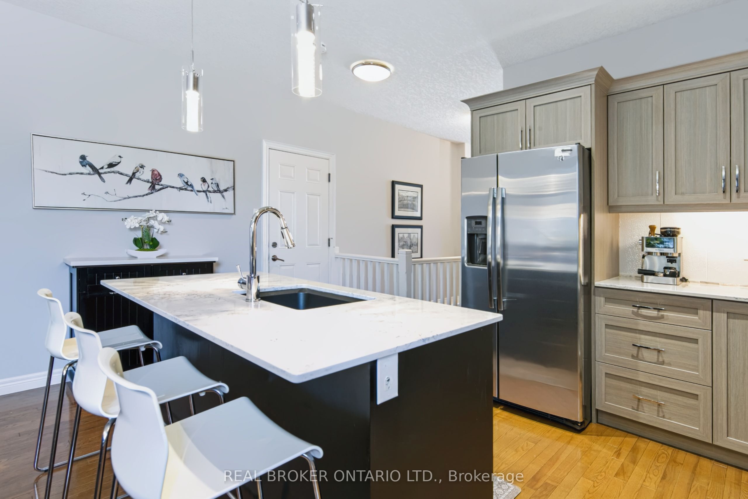 244 Dundas Street W 22 Property Photo 12