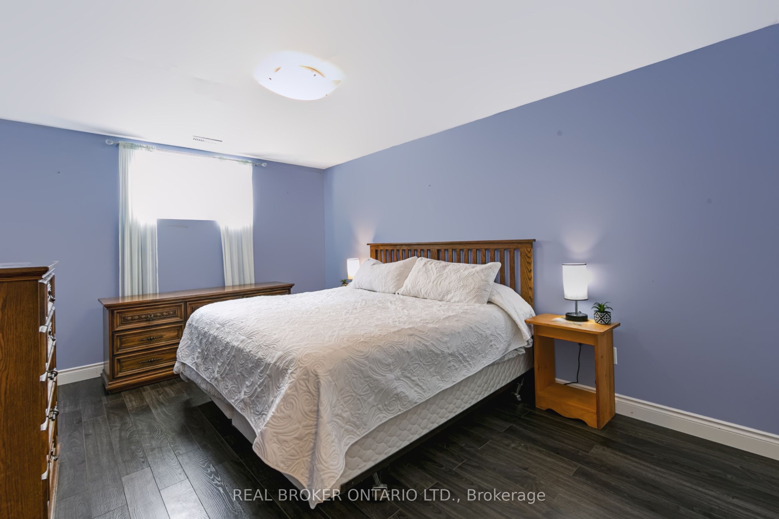 244 Dundas Street W 22 Property Photo 24