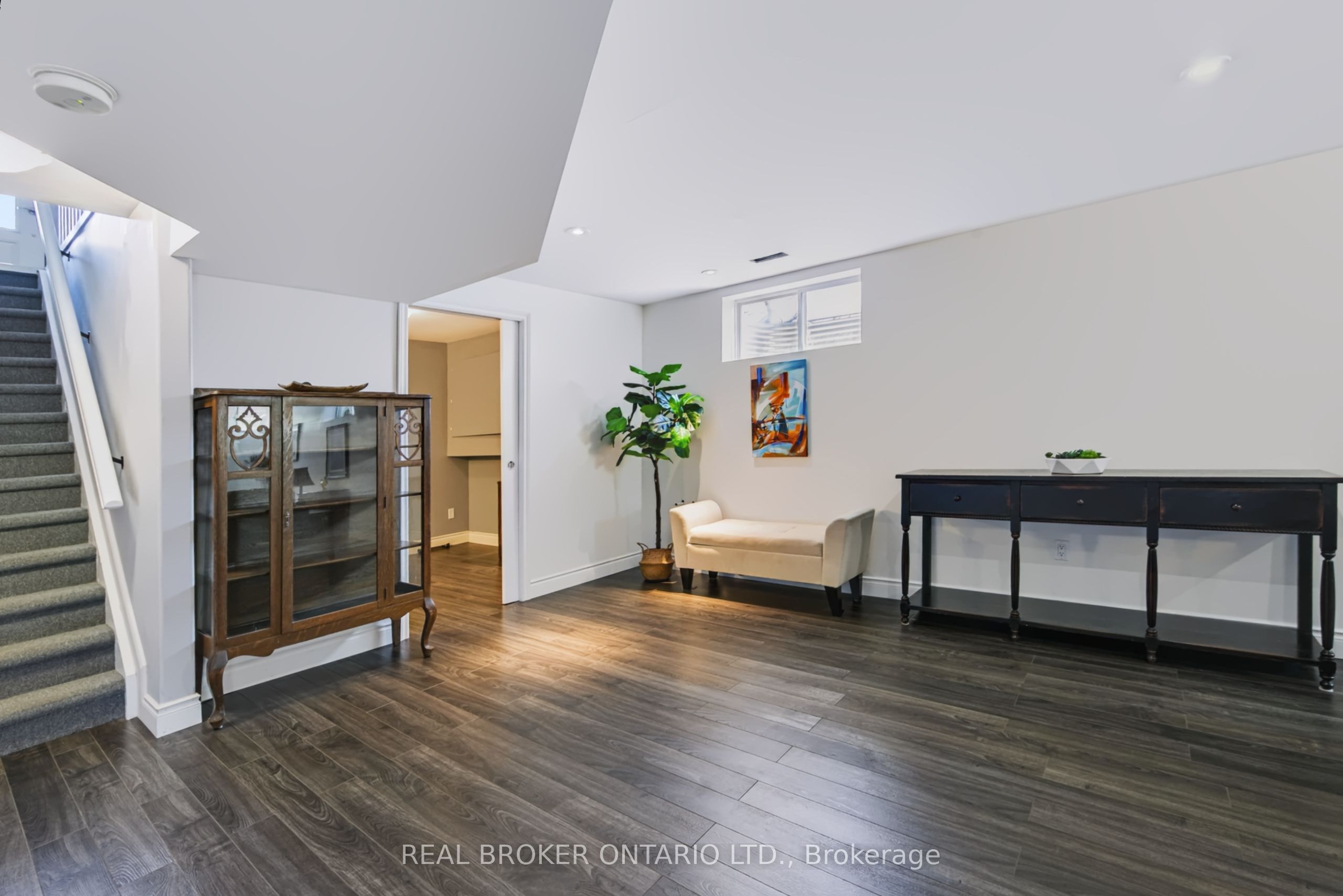 244 Dundas Street W 22 Property Photo 26
