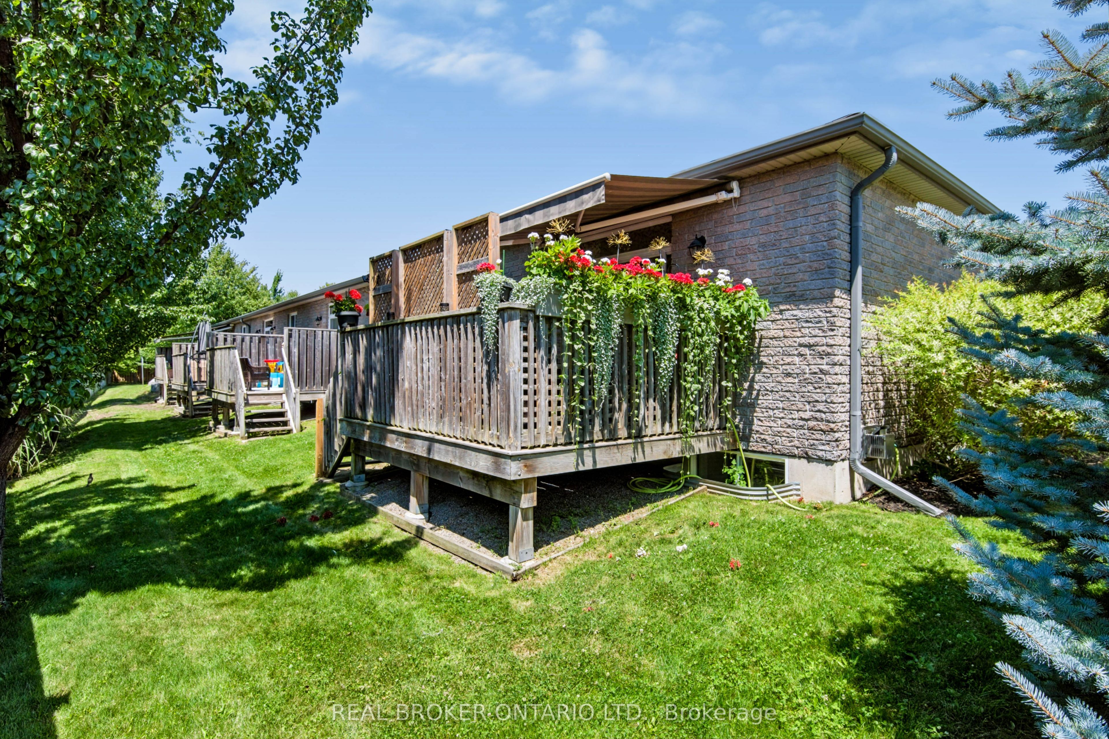 244 Dundas Street W 22 Property Photo 30