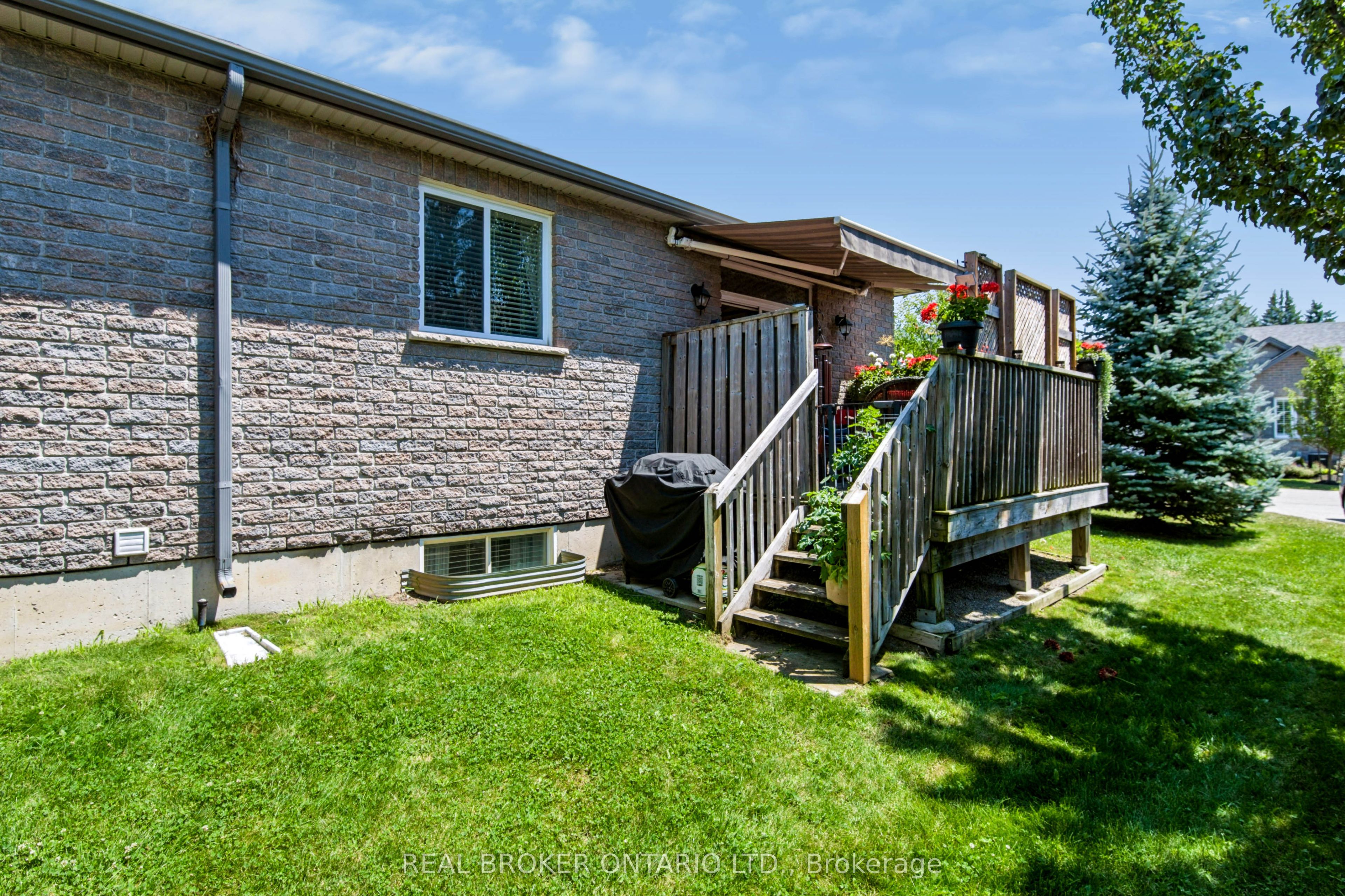 244 Dundas Street W 22 Property Photo 31
