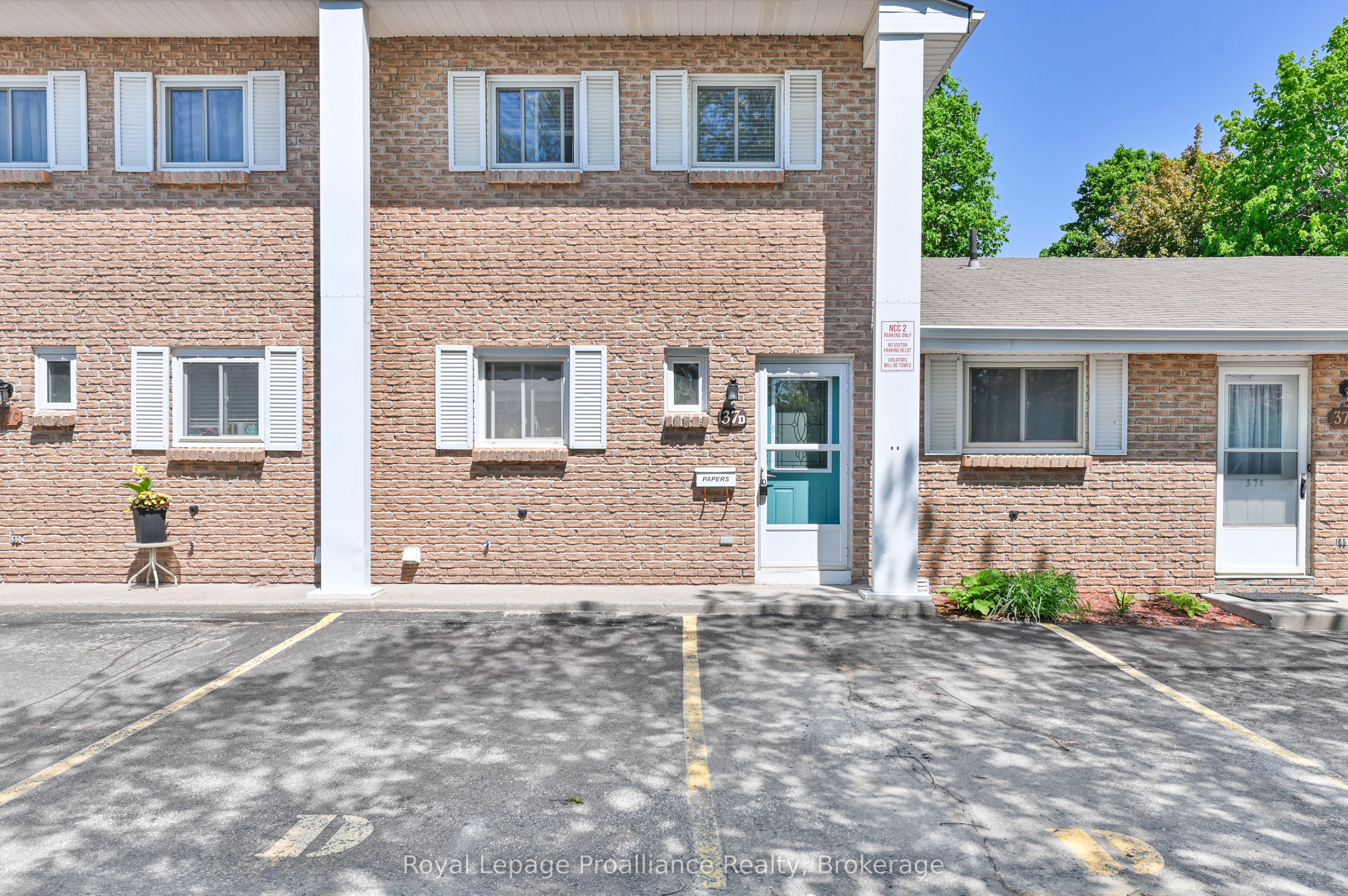 37 Young Street D Property Photo 1
