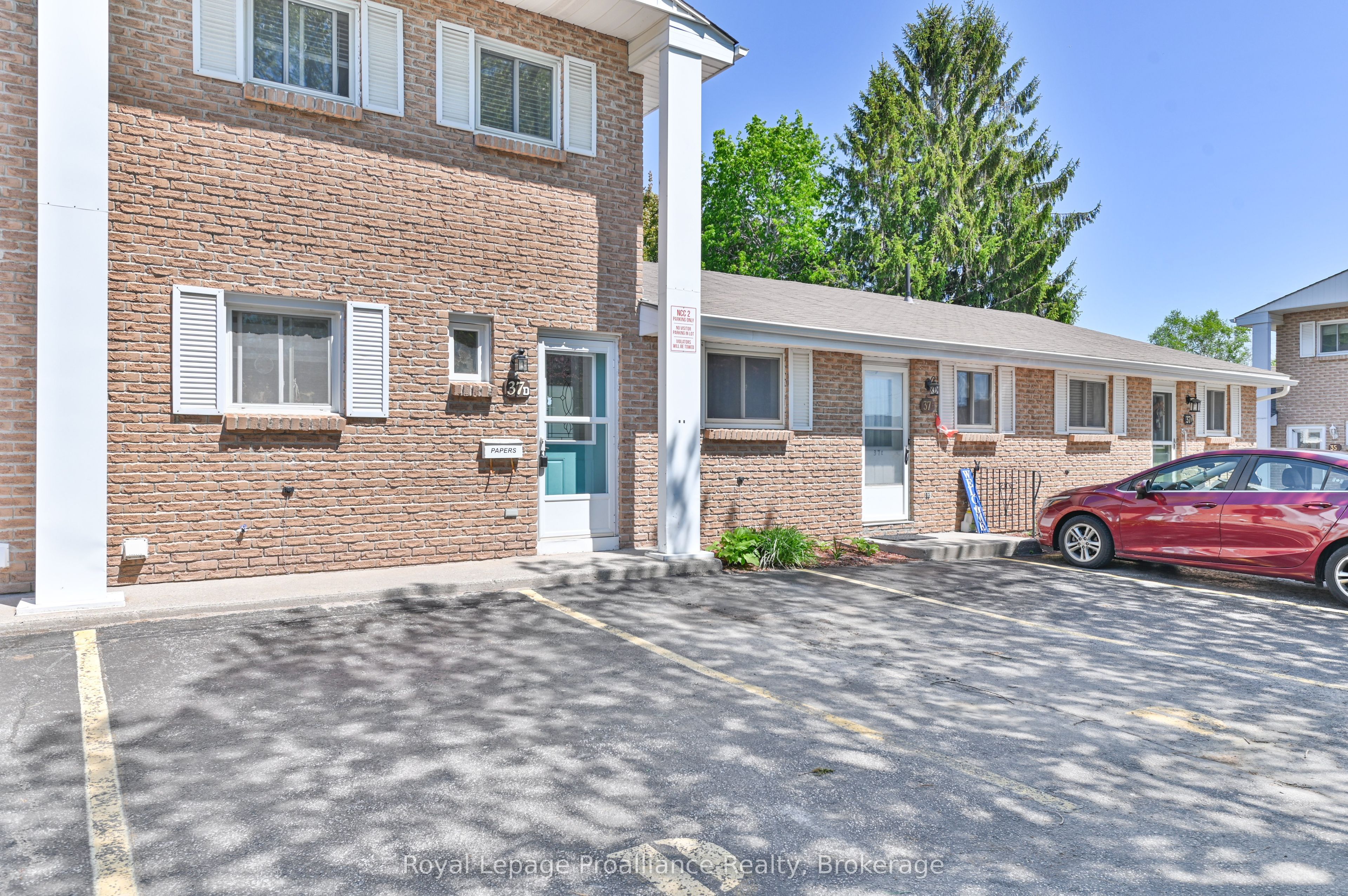 37 Young Street D Property Photo 3