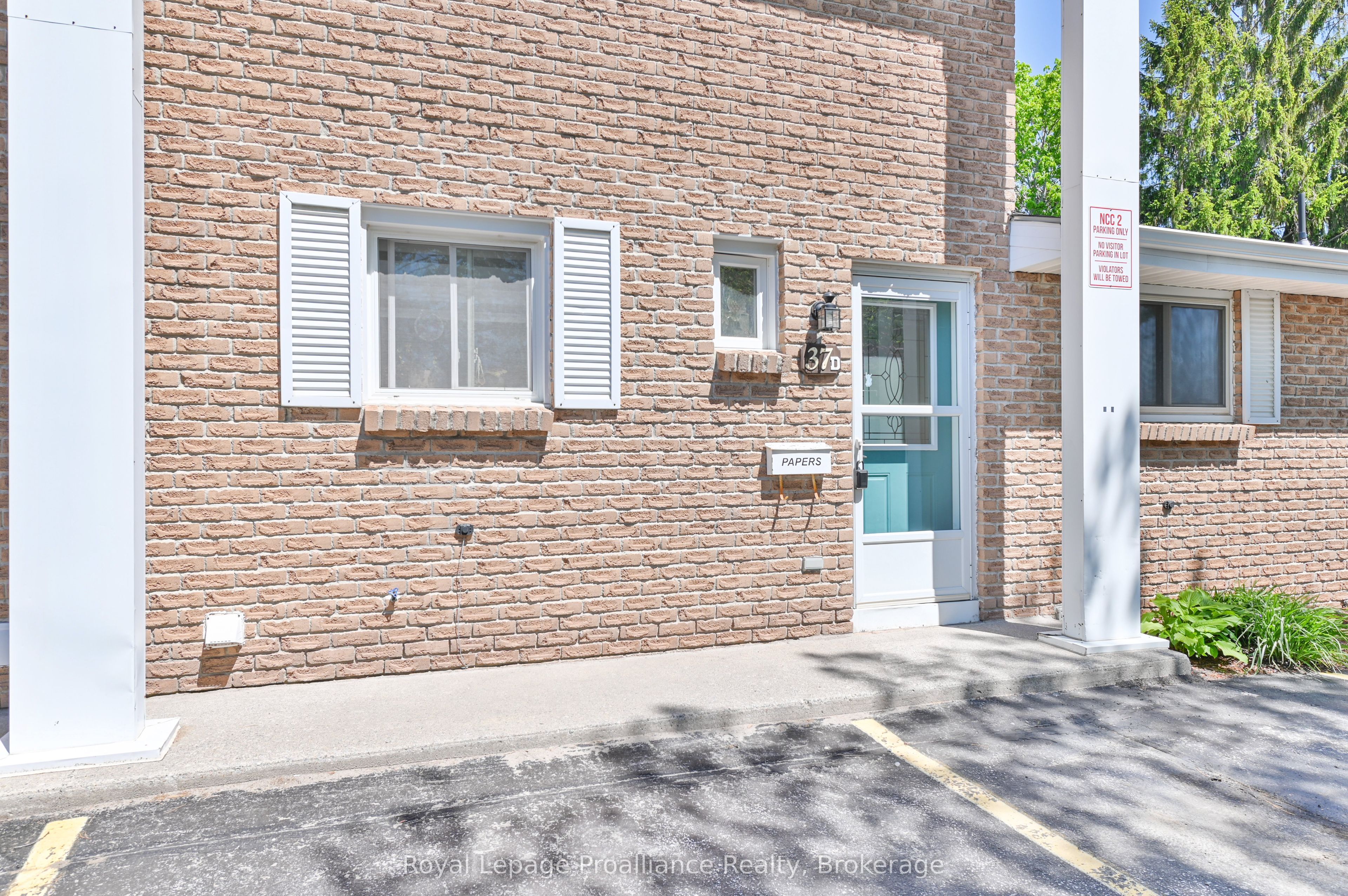37 Young Street D Property Photo 4