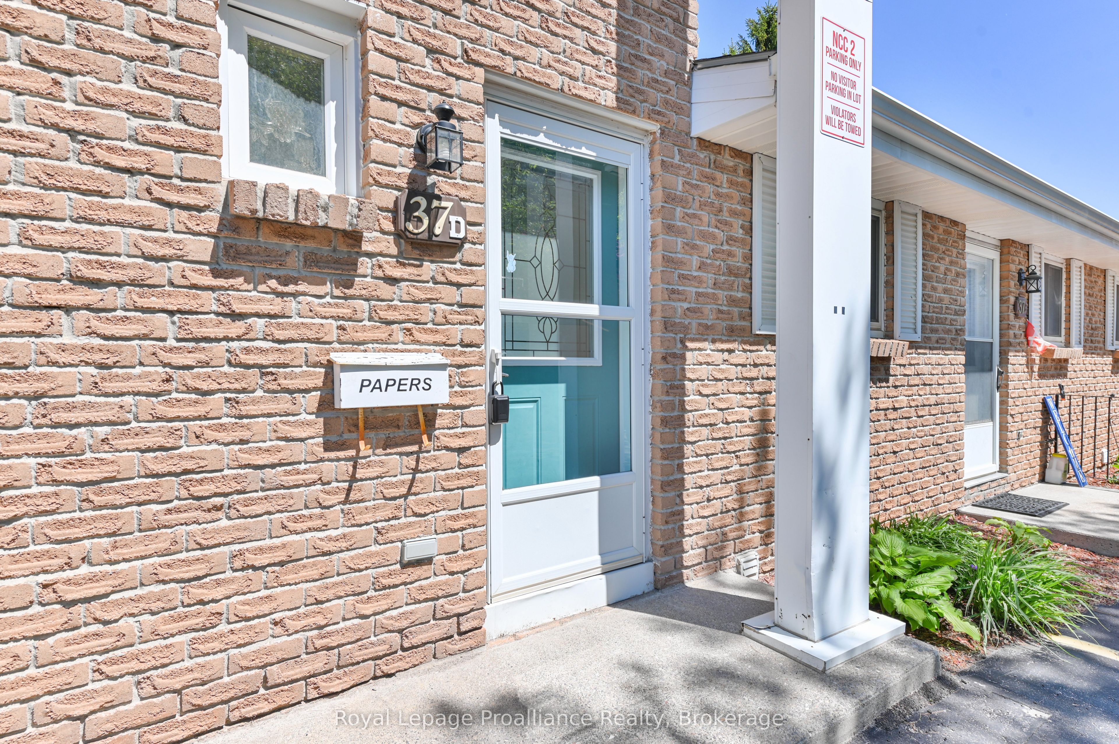 37 Young Street D Property Photo 5
