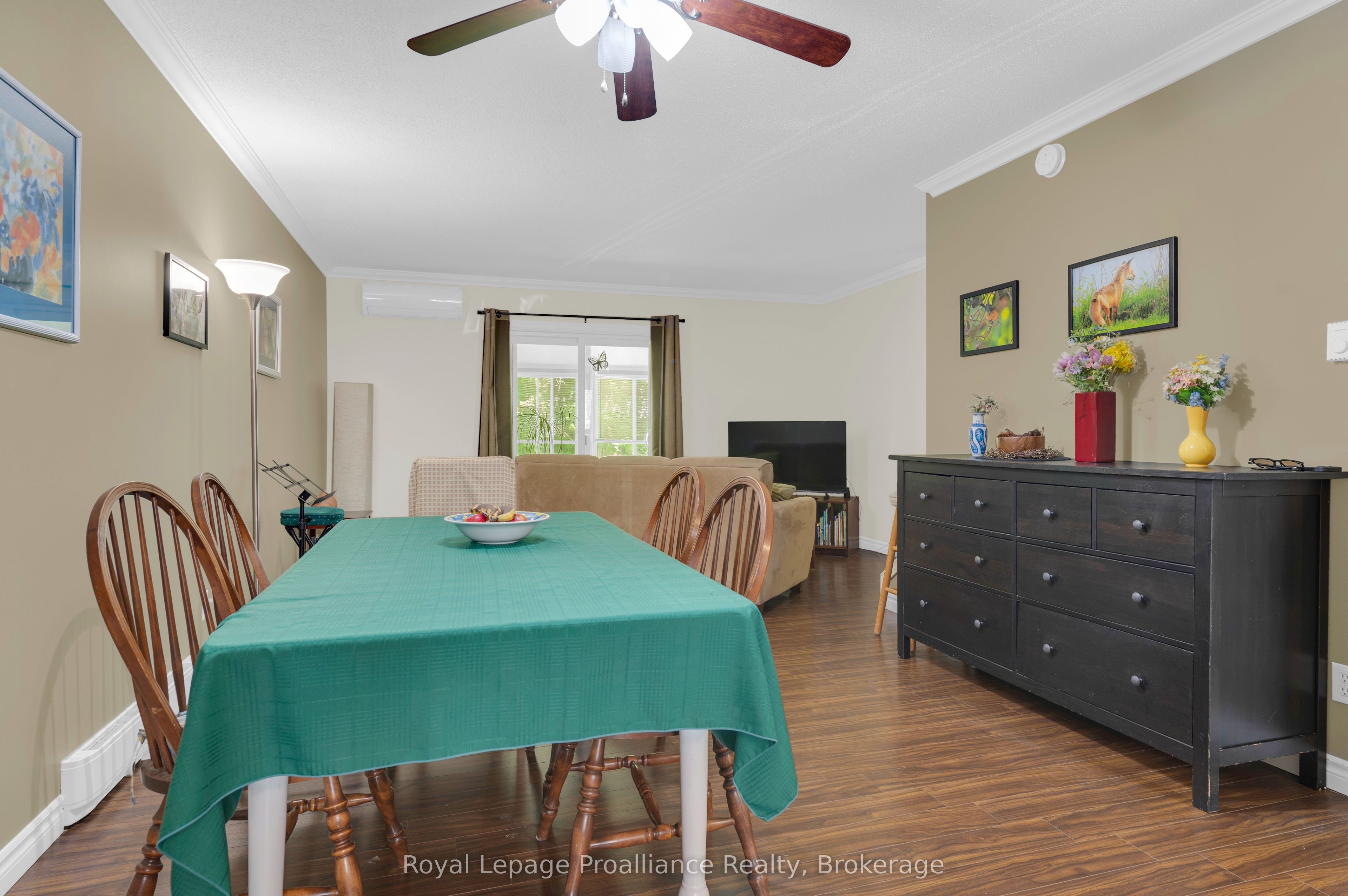 37 Young Street D Property Photo 9