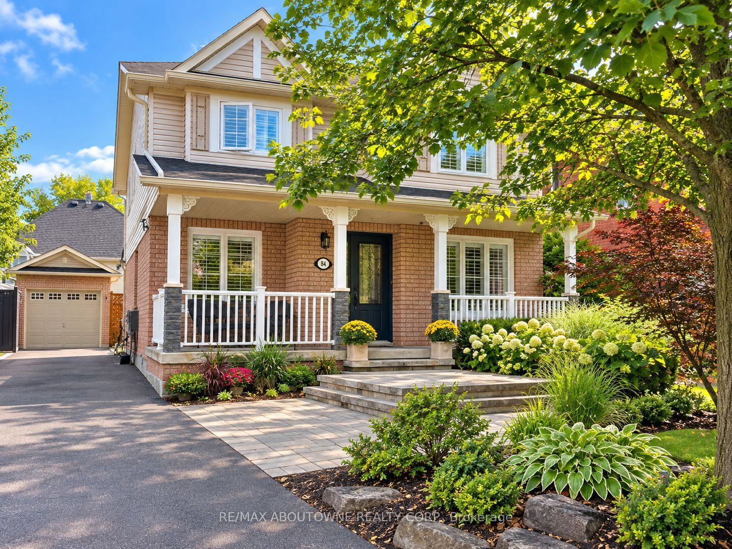 84 Fellowes Crescent