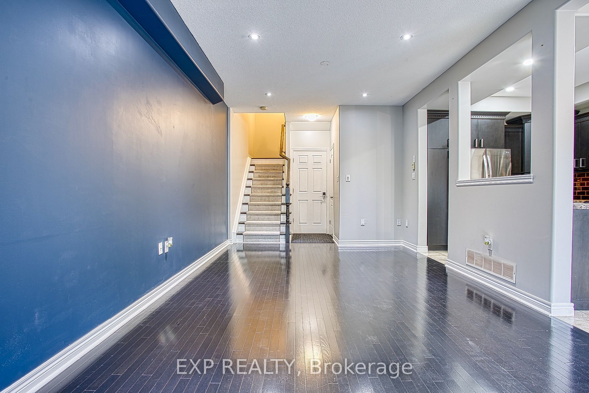 52 Dartmouth Gate Main Property Photo 8