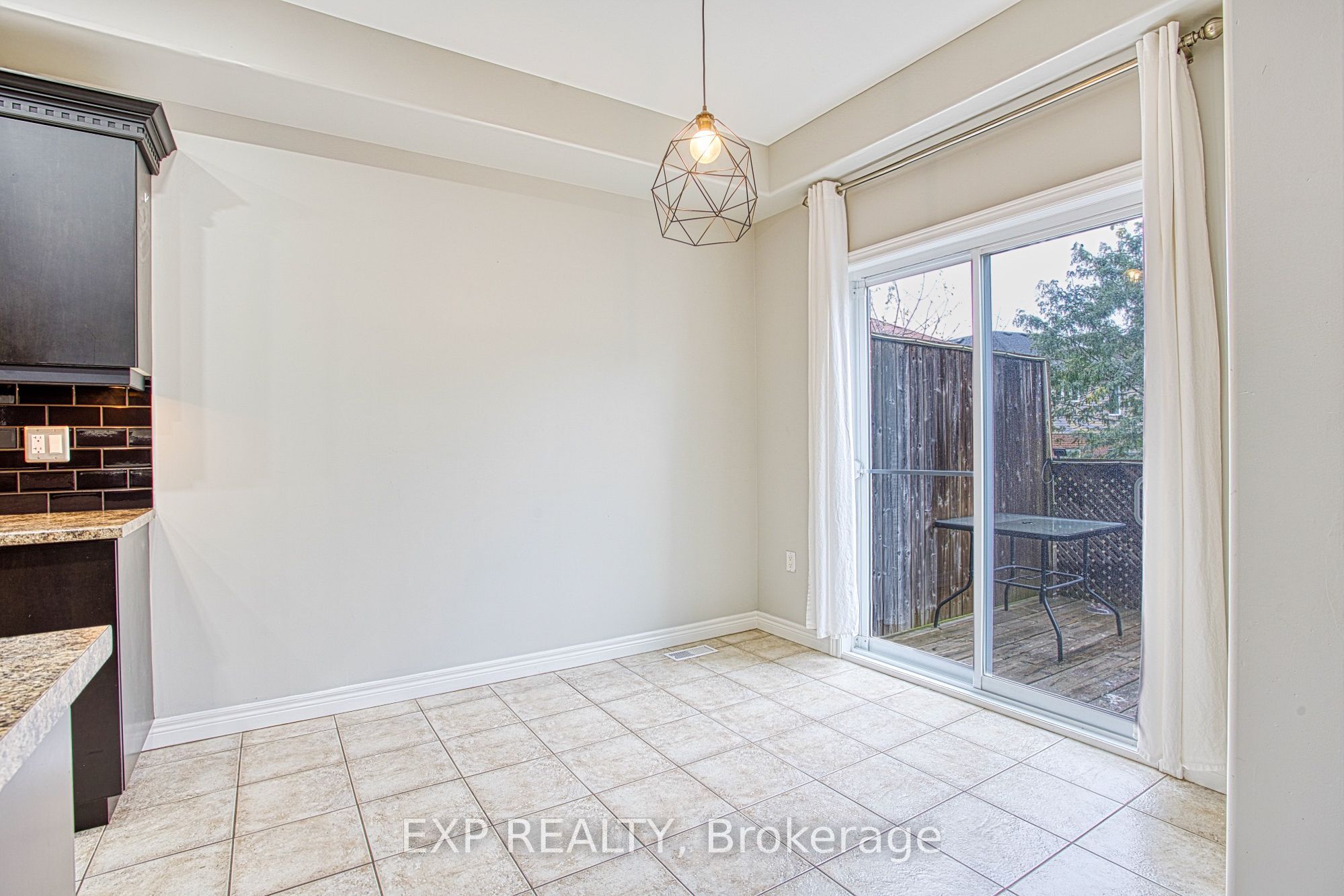 52 Dartmouth Gate Main Property Photo 10