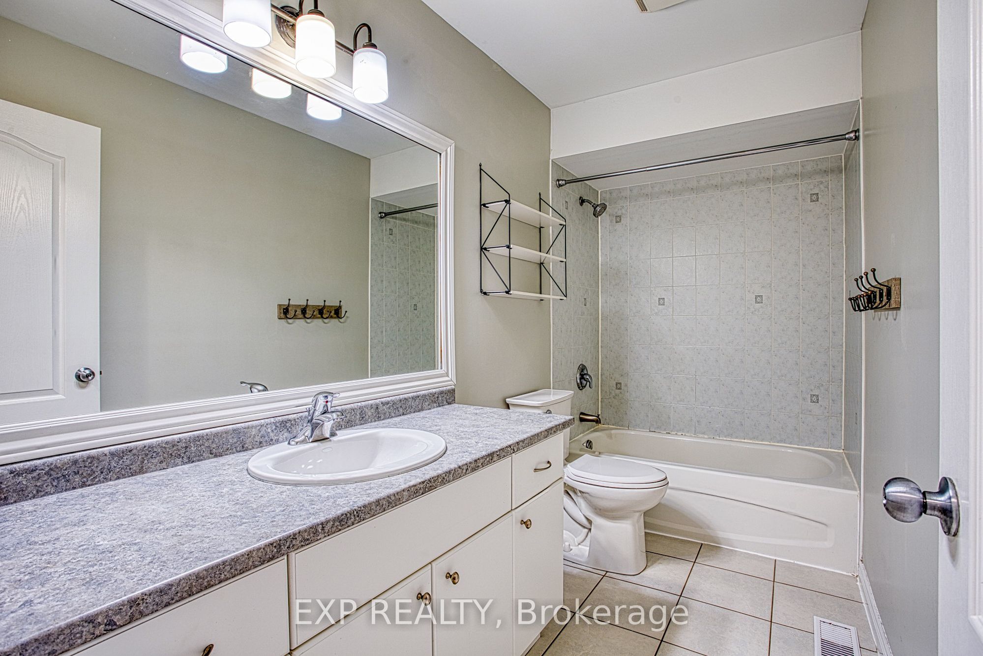 52 Dartmouth Gate Main Property Photo 18