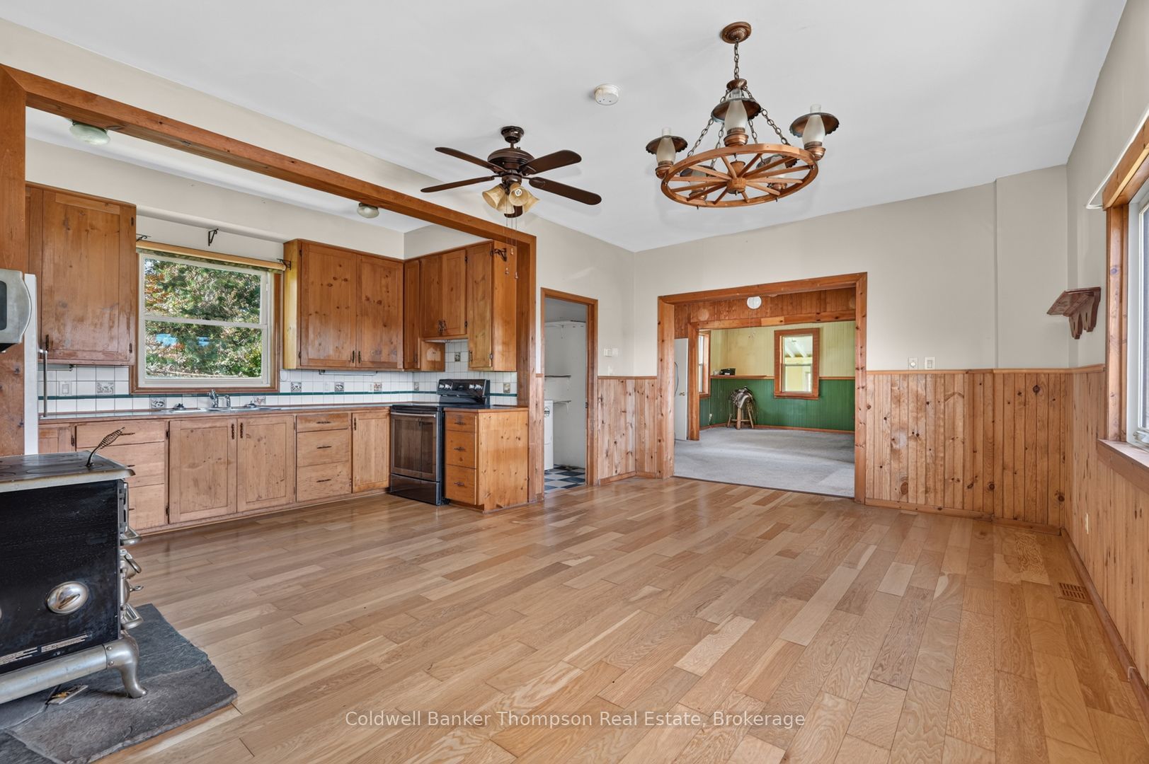 2326 Fraserburg Road Property Photo 11