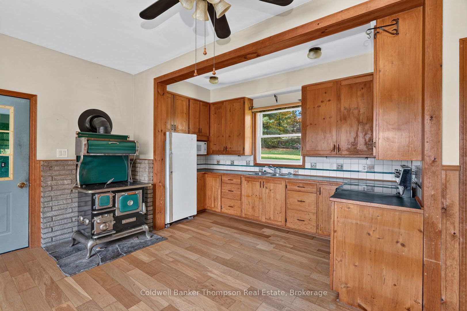 2326 Fraserburg Road Property Photo 12