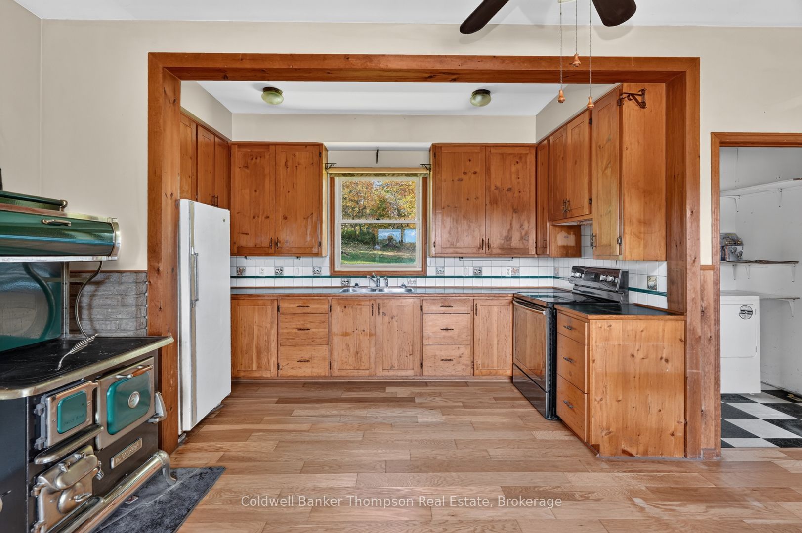 2326 Fraserburg Road Property Photo 13