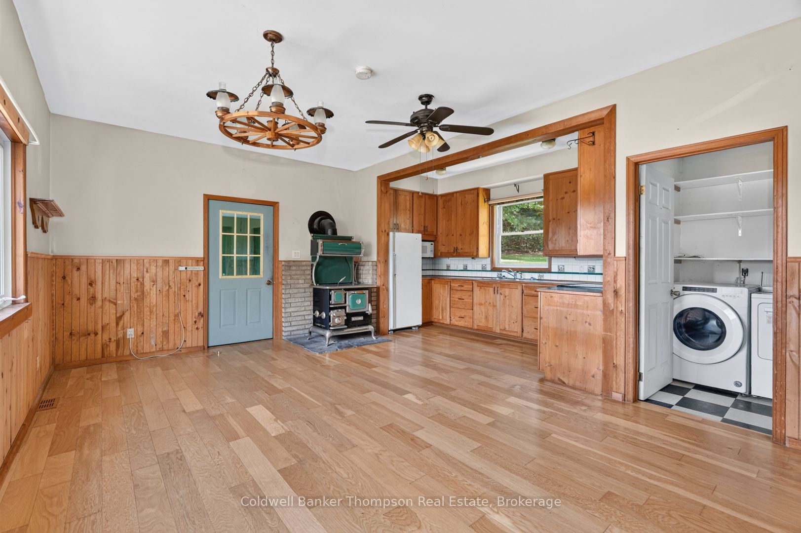 2326 Fraserburg Road Property Photo 14