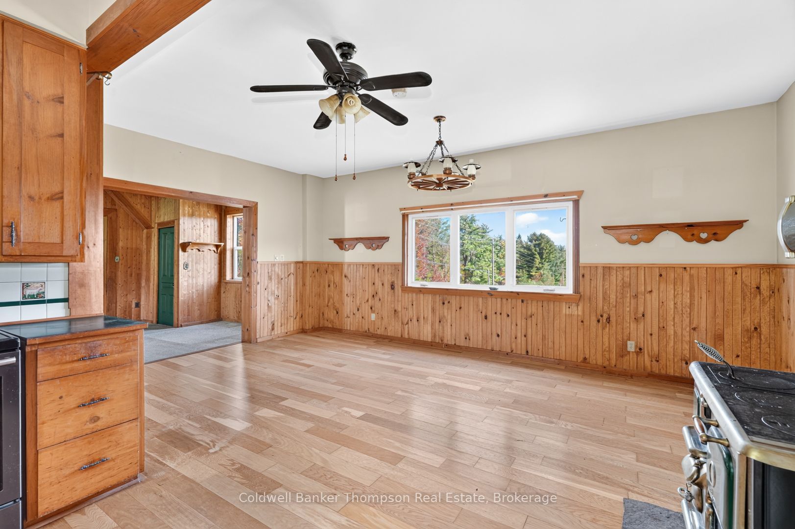 2326 Fraserburg Road Property Photo 15