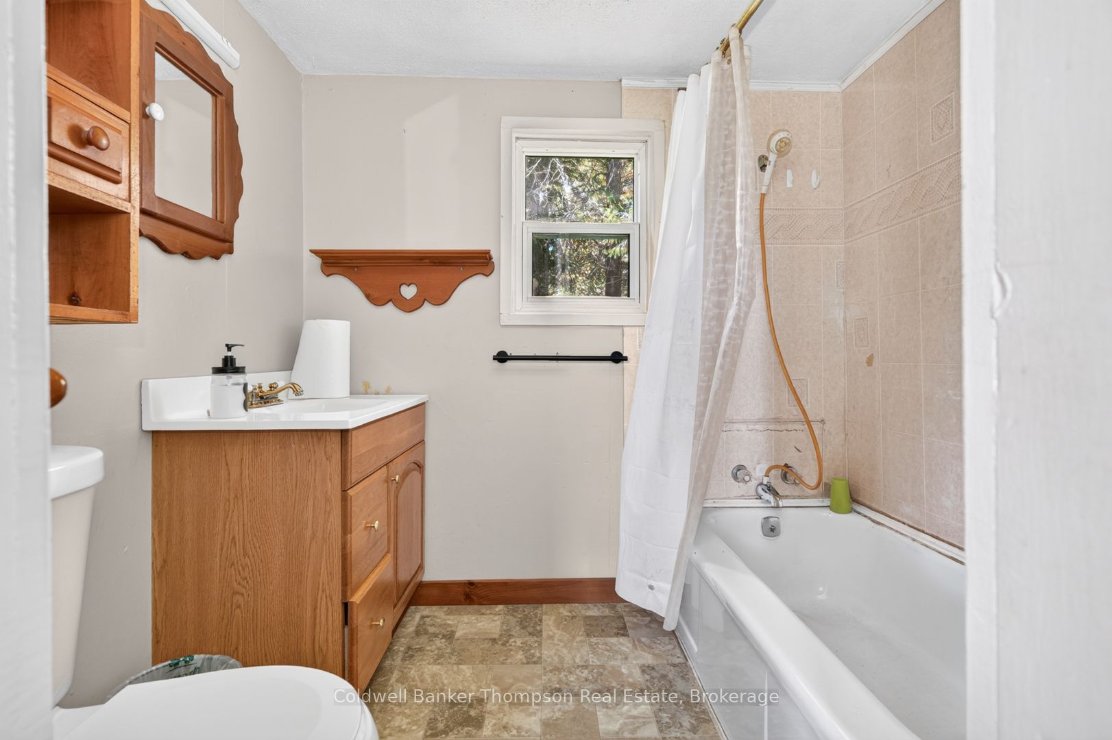 2326 Fraserburg Road Property Photo 20