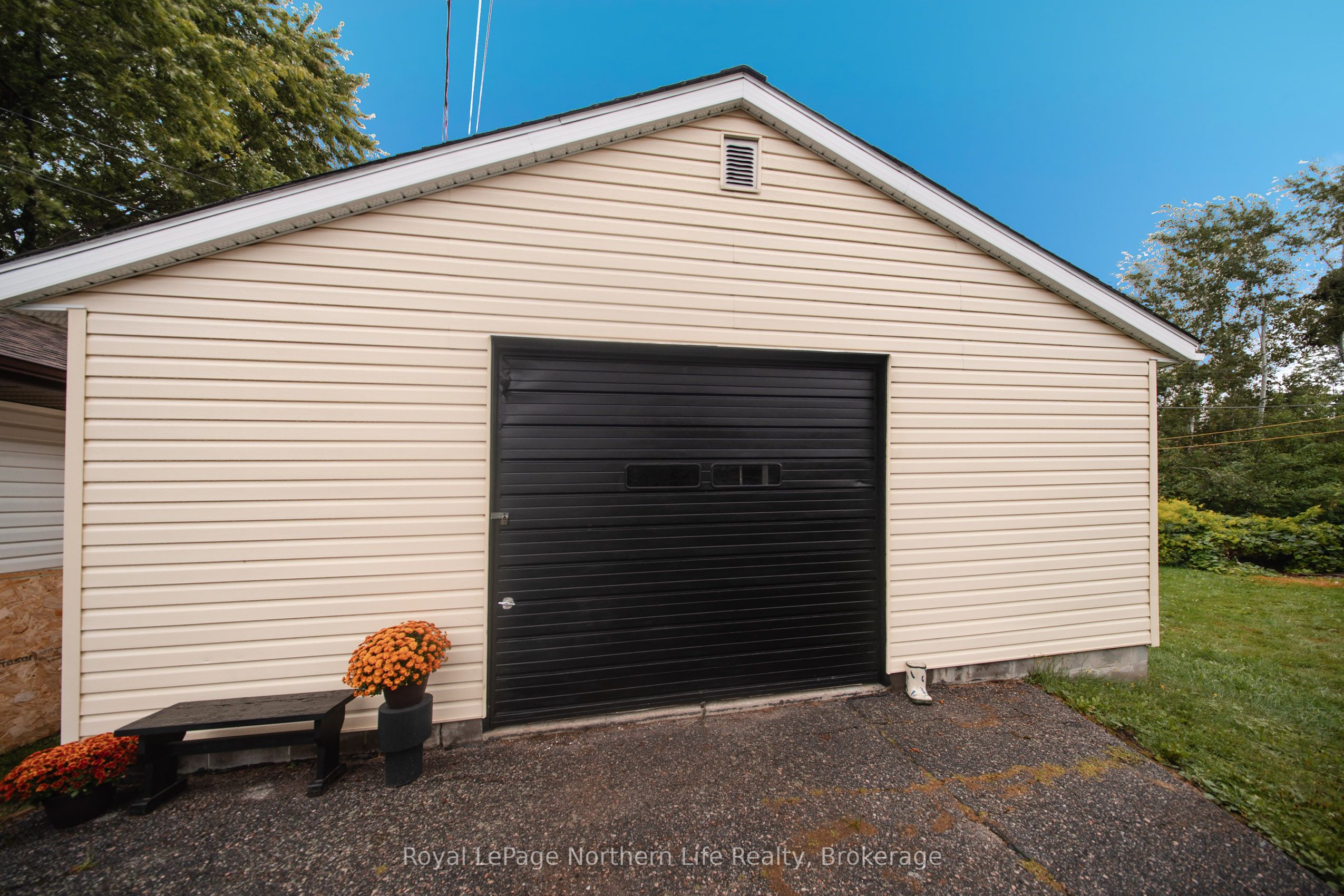 756 Eastwood Avenue Property Photo 3