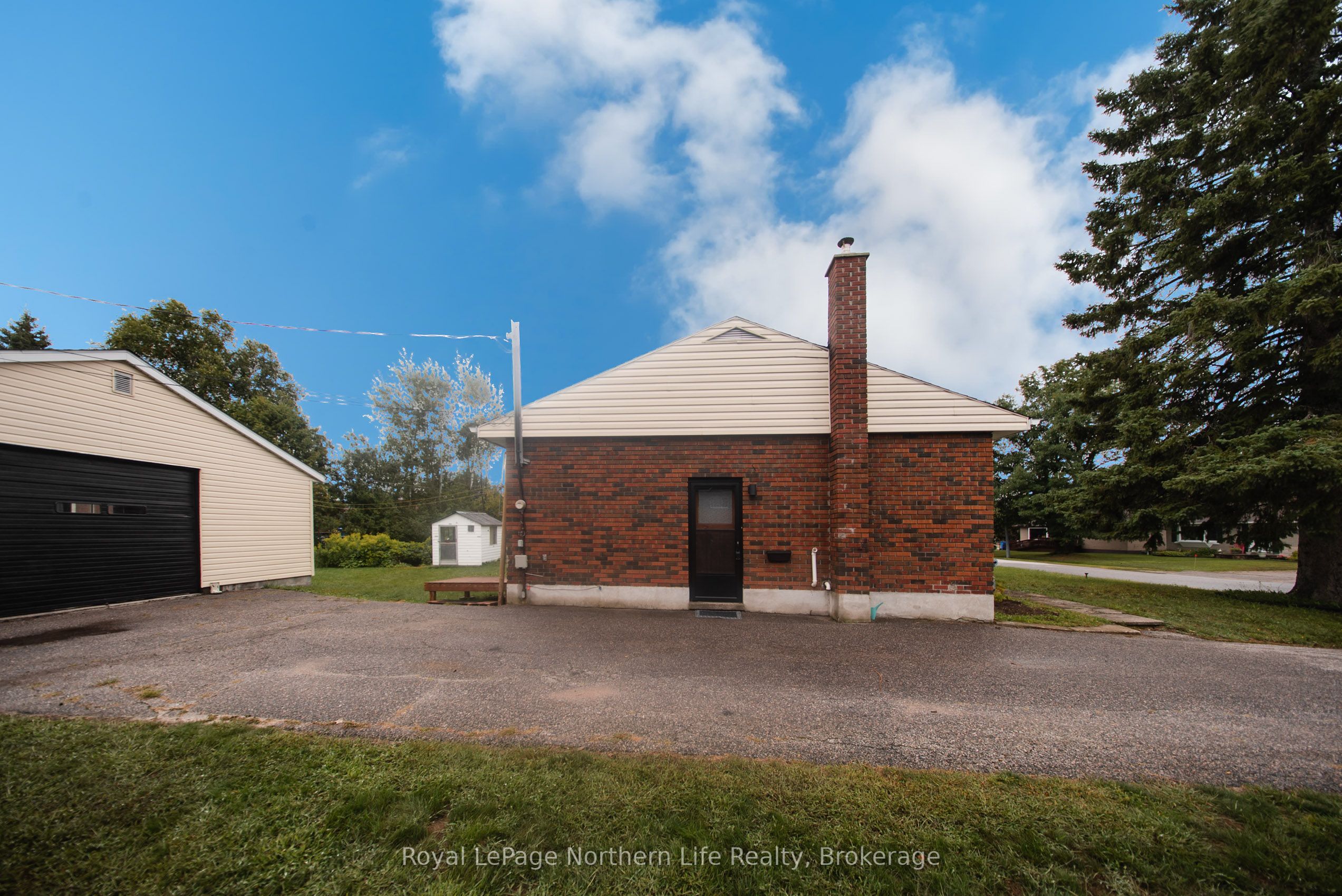 756 Eastwood Avenue Property Photo 4