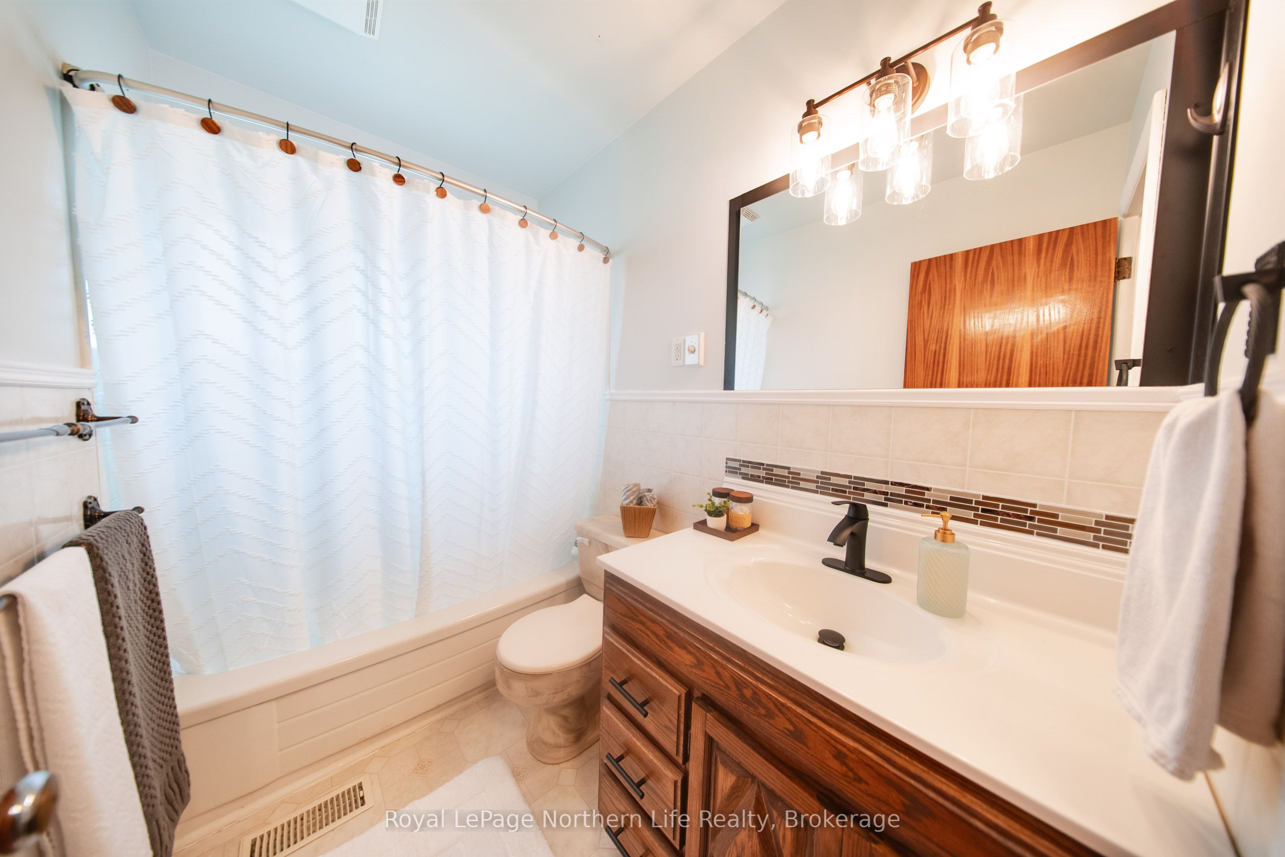 756 Eastwood Avenue Property Photo 18