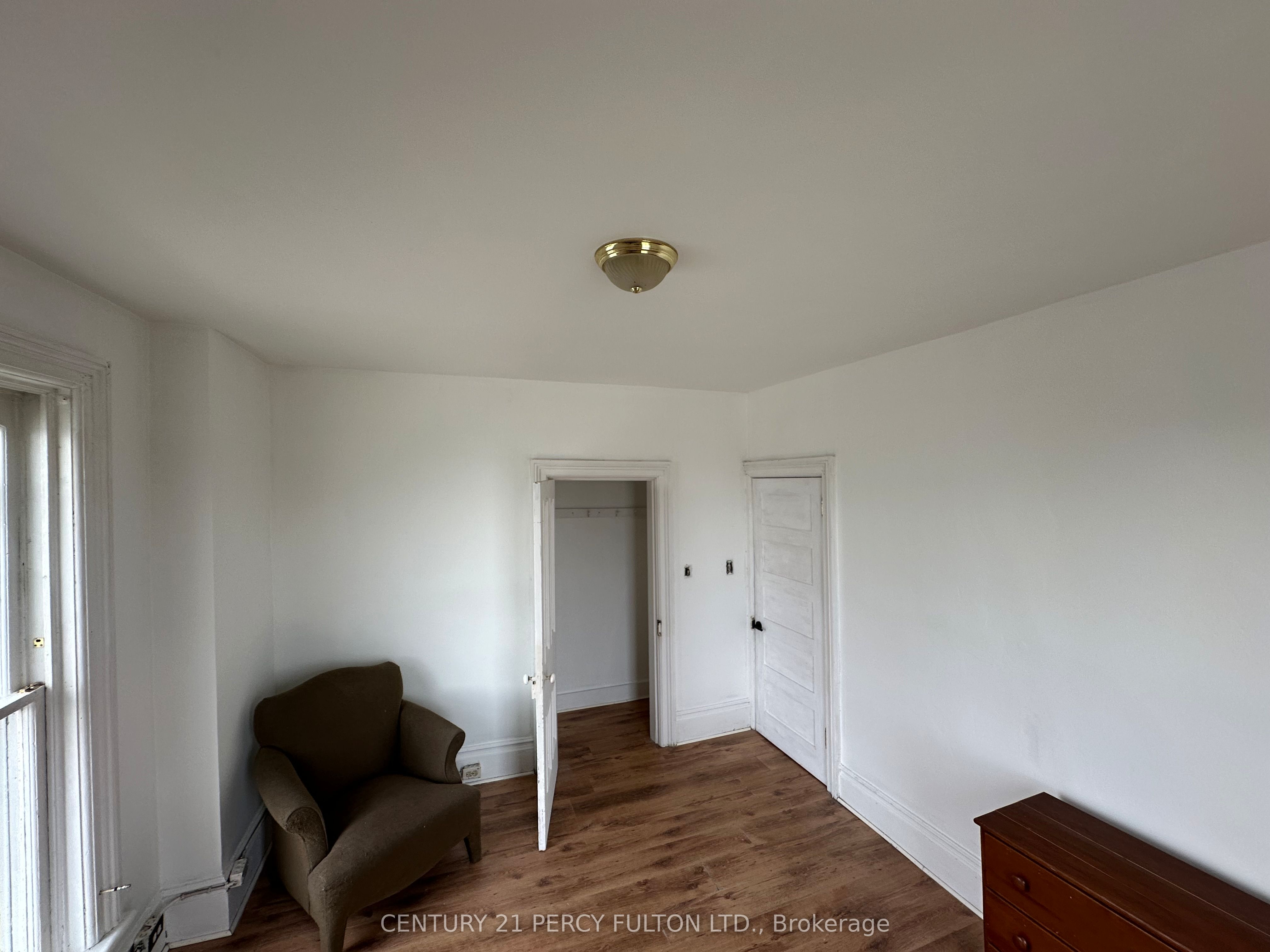 23 Glenelg Street W Property Photo 3