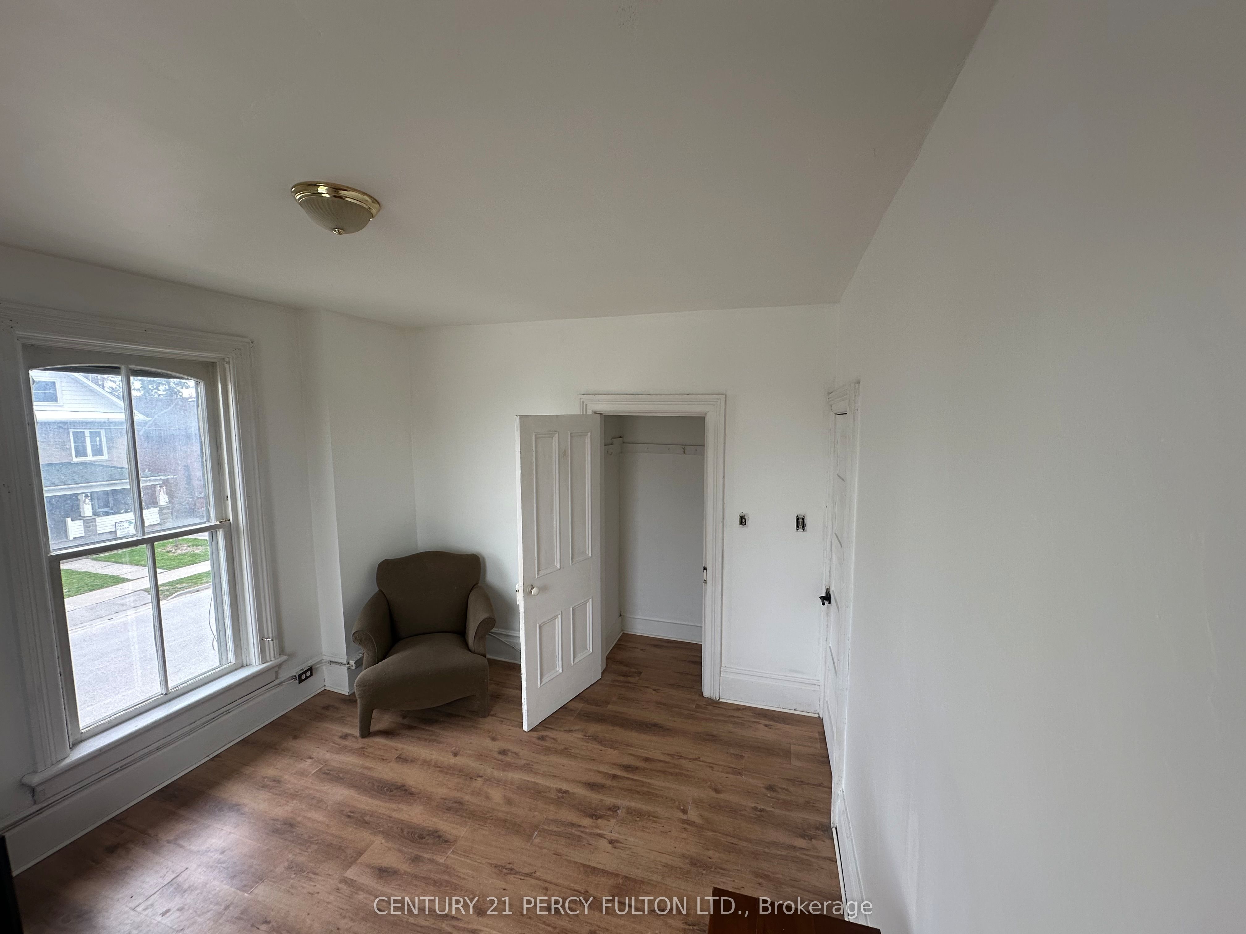 23 Glenelg Street W Property Photo 4