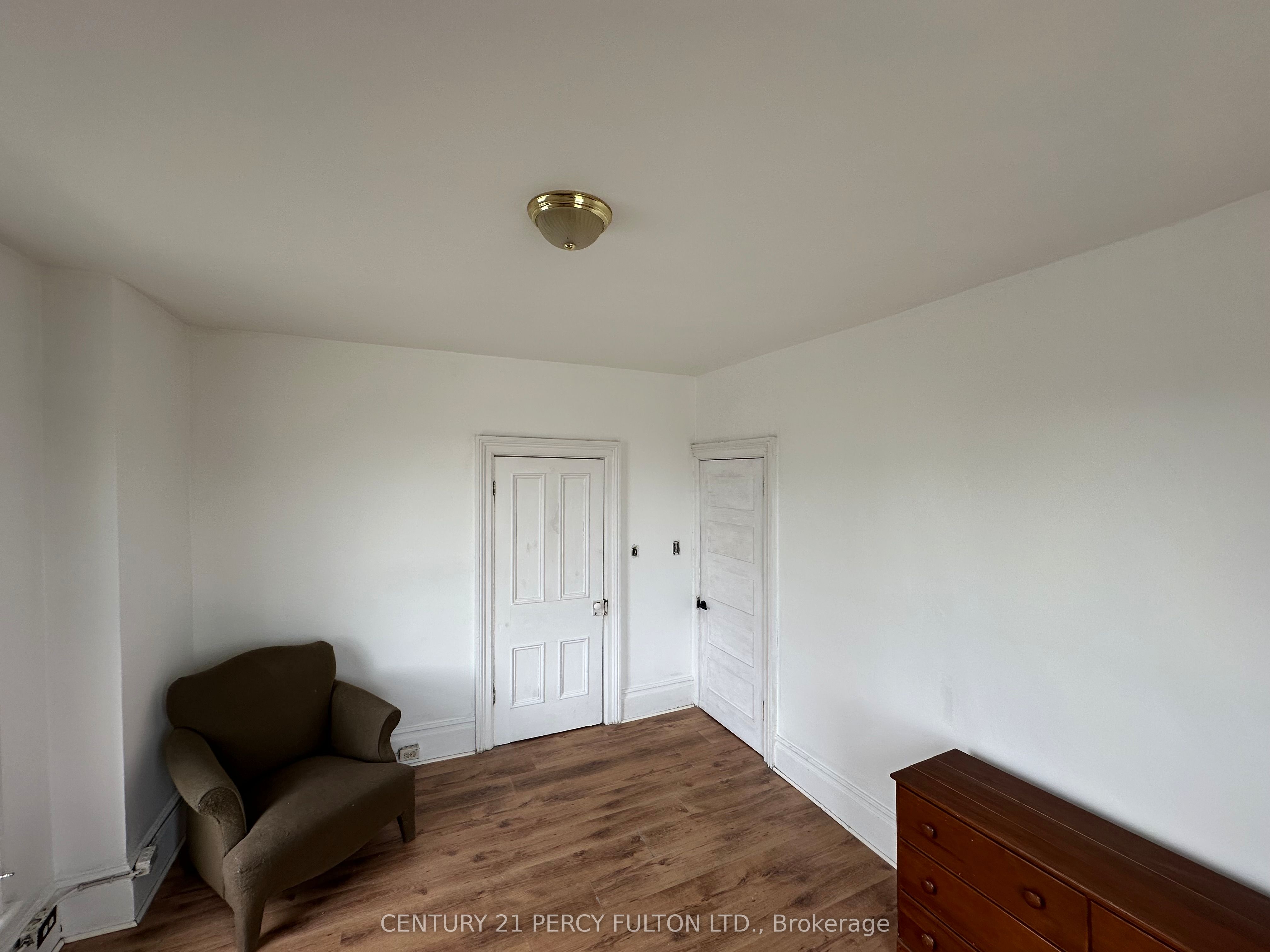 23 Glenelg Street W Property Photo 5