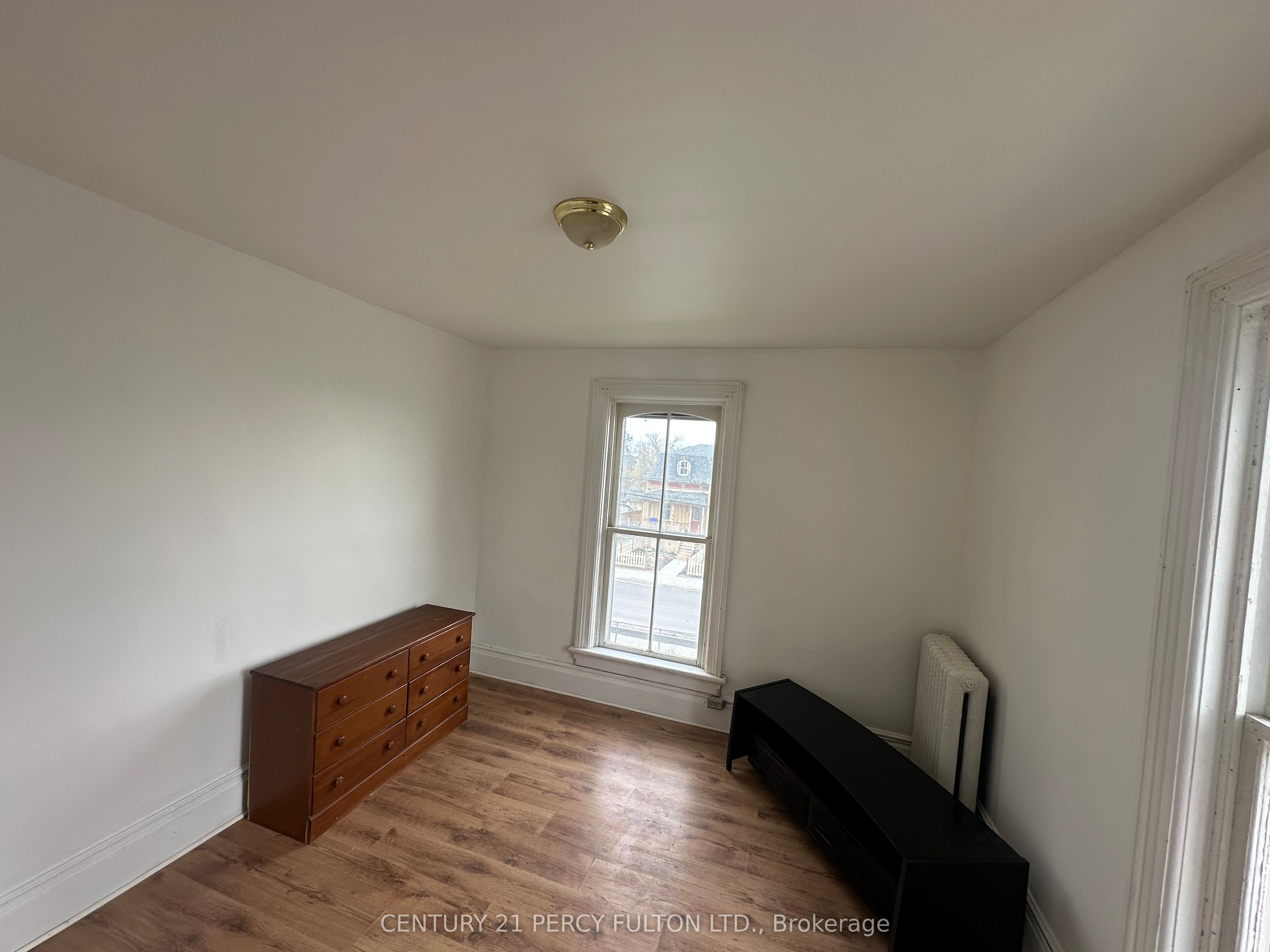 23 Glenelg Street W Property Photo 7