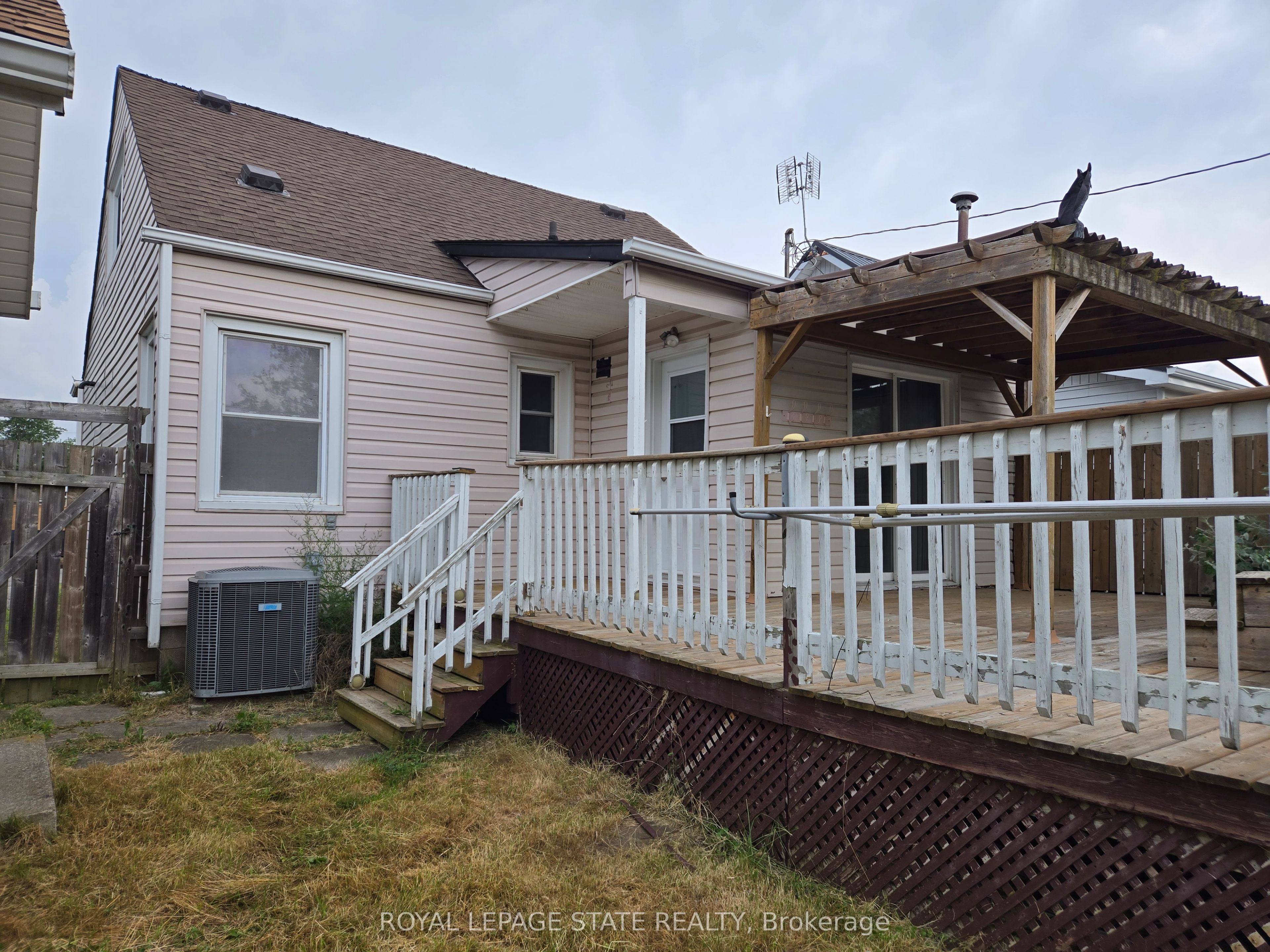 325 Simpson Avenue Property Photo 3