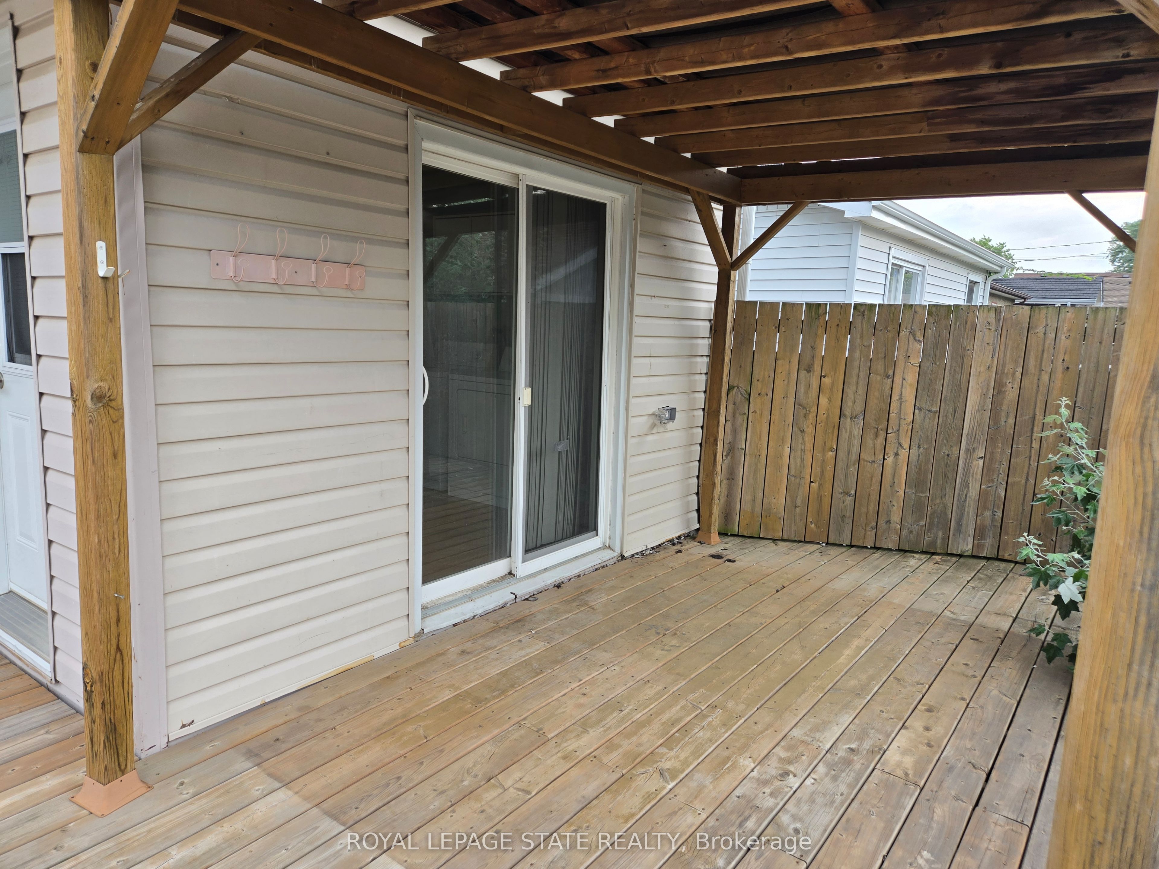 325 Simpson Avenue Property Photo 4