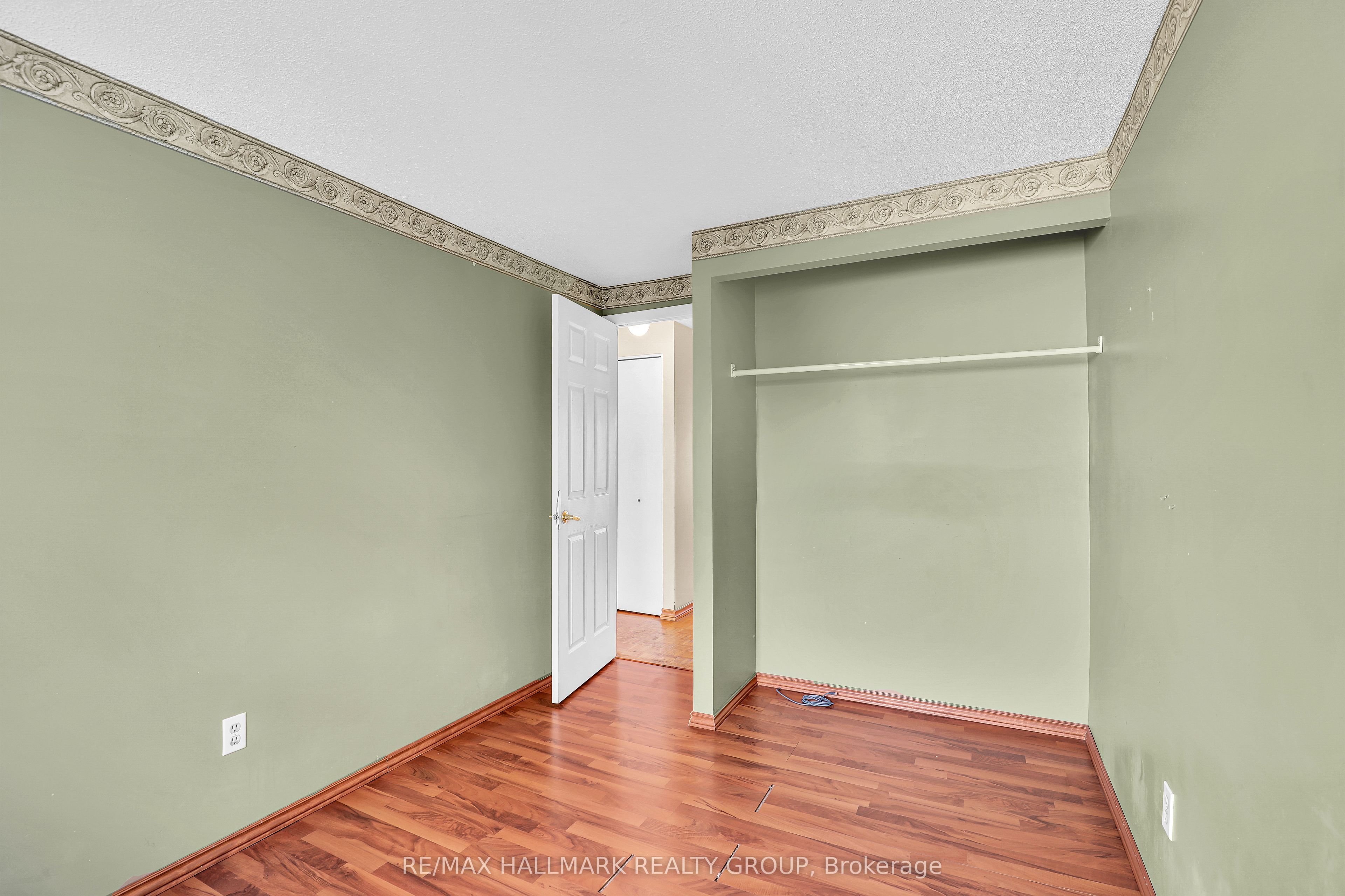 924 Dynes Road Property Photo 8
