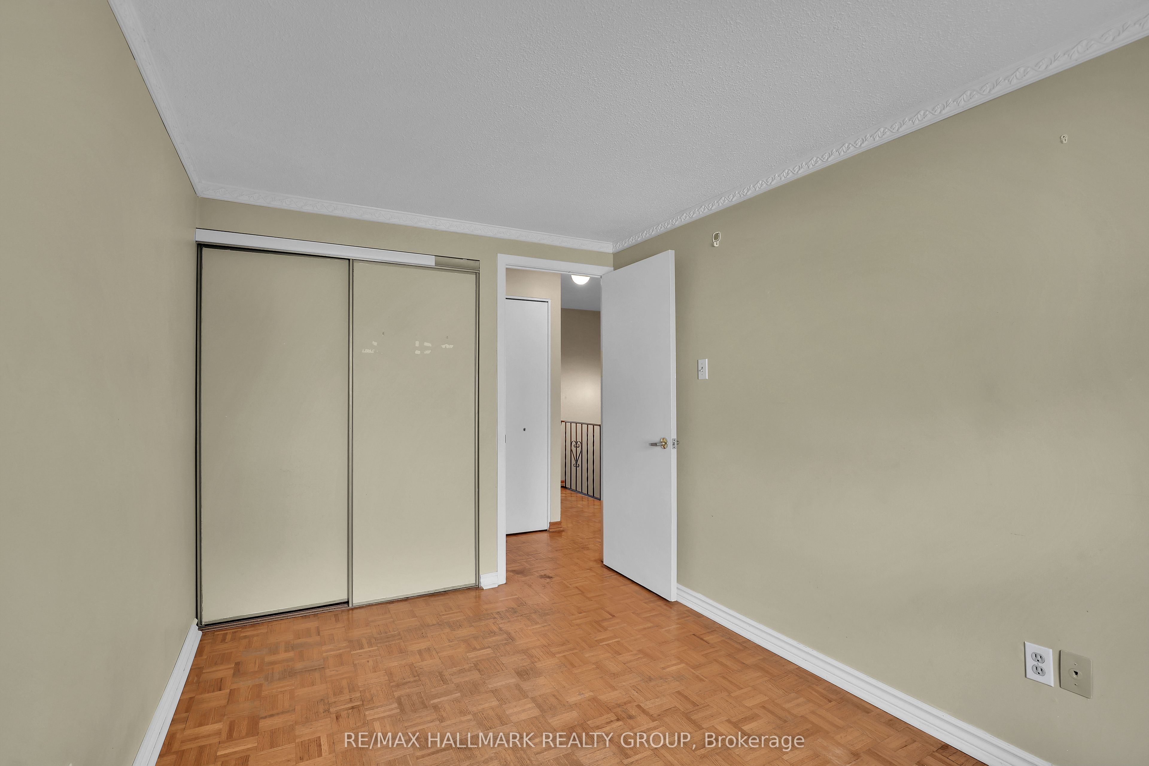 924 Dynes Road Property Photo 9