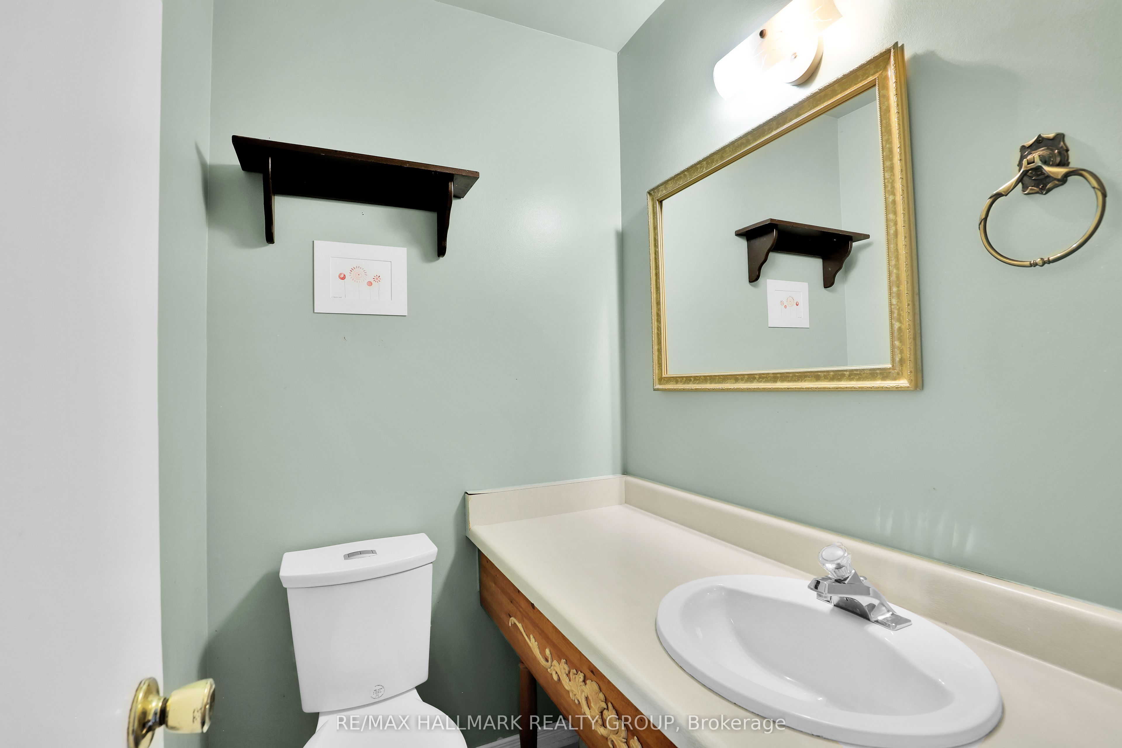 924 Dynes Road Property Photo 14