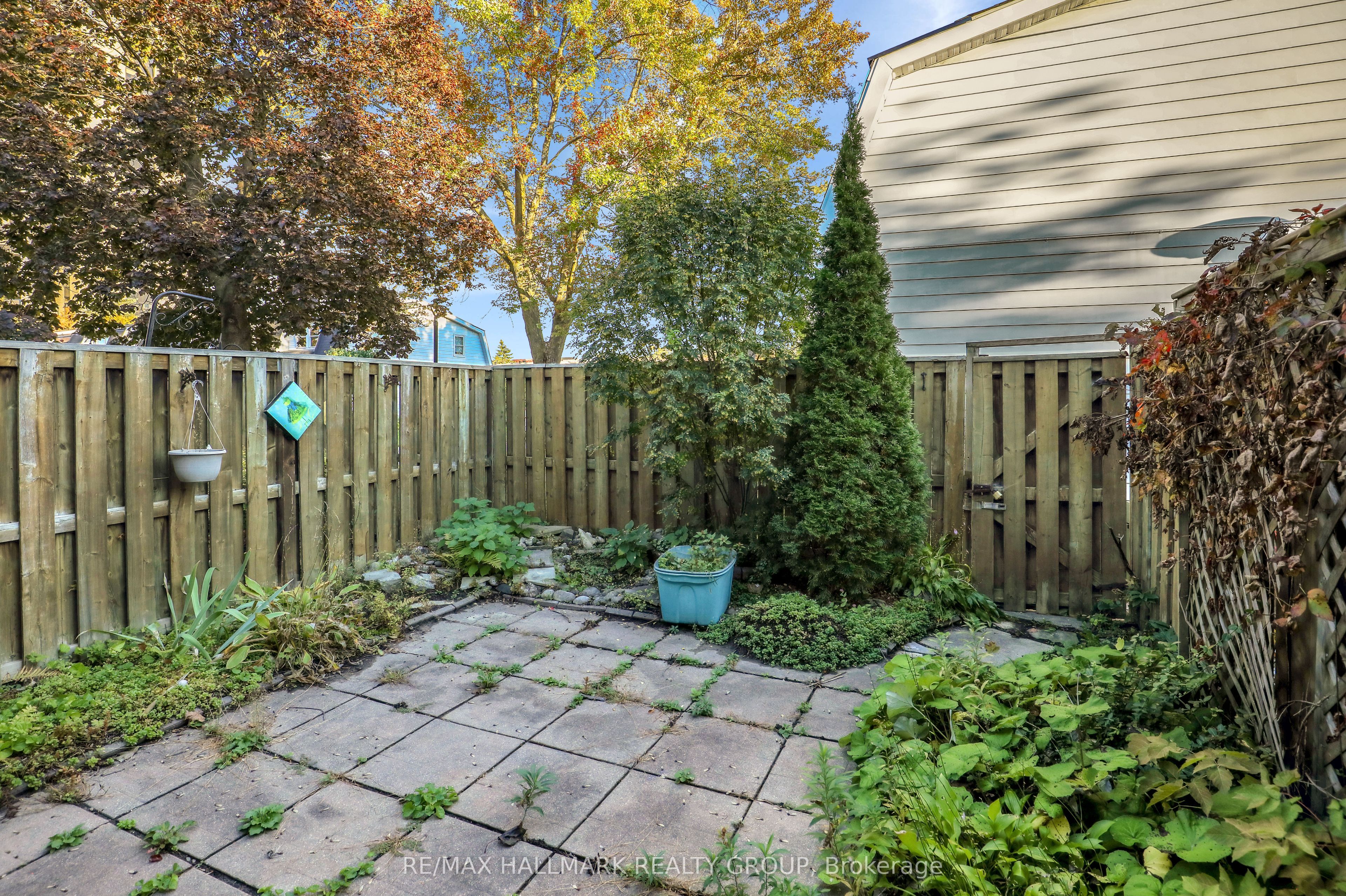 924 Dynes Road Property Photo 15