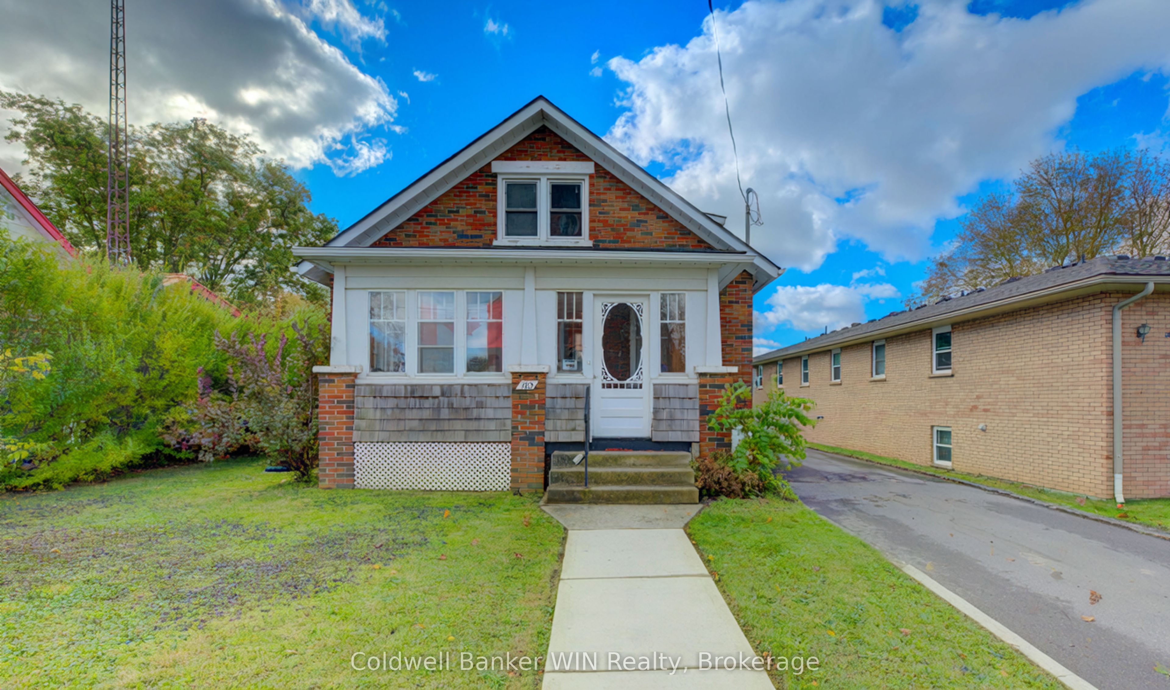 160 Queen Street E Property Photo 1