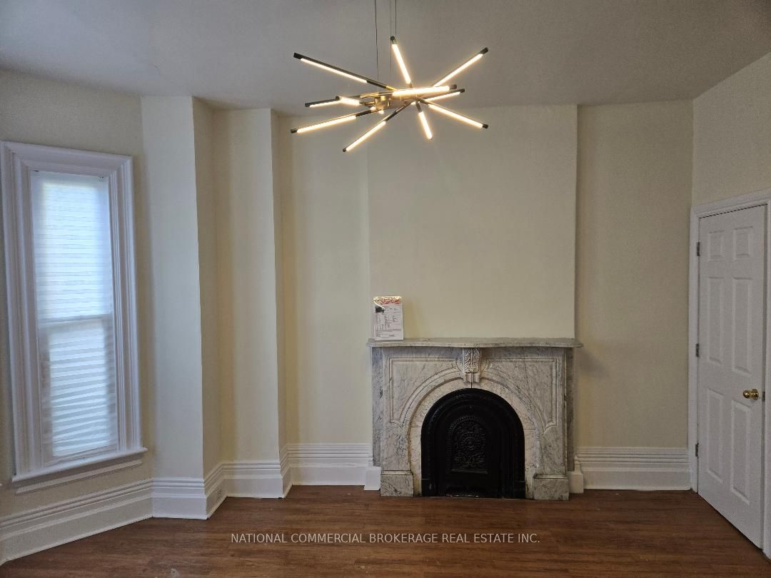 138 Victoria Avenue N Property Photo 4